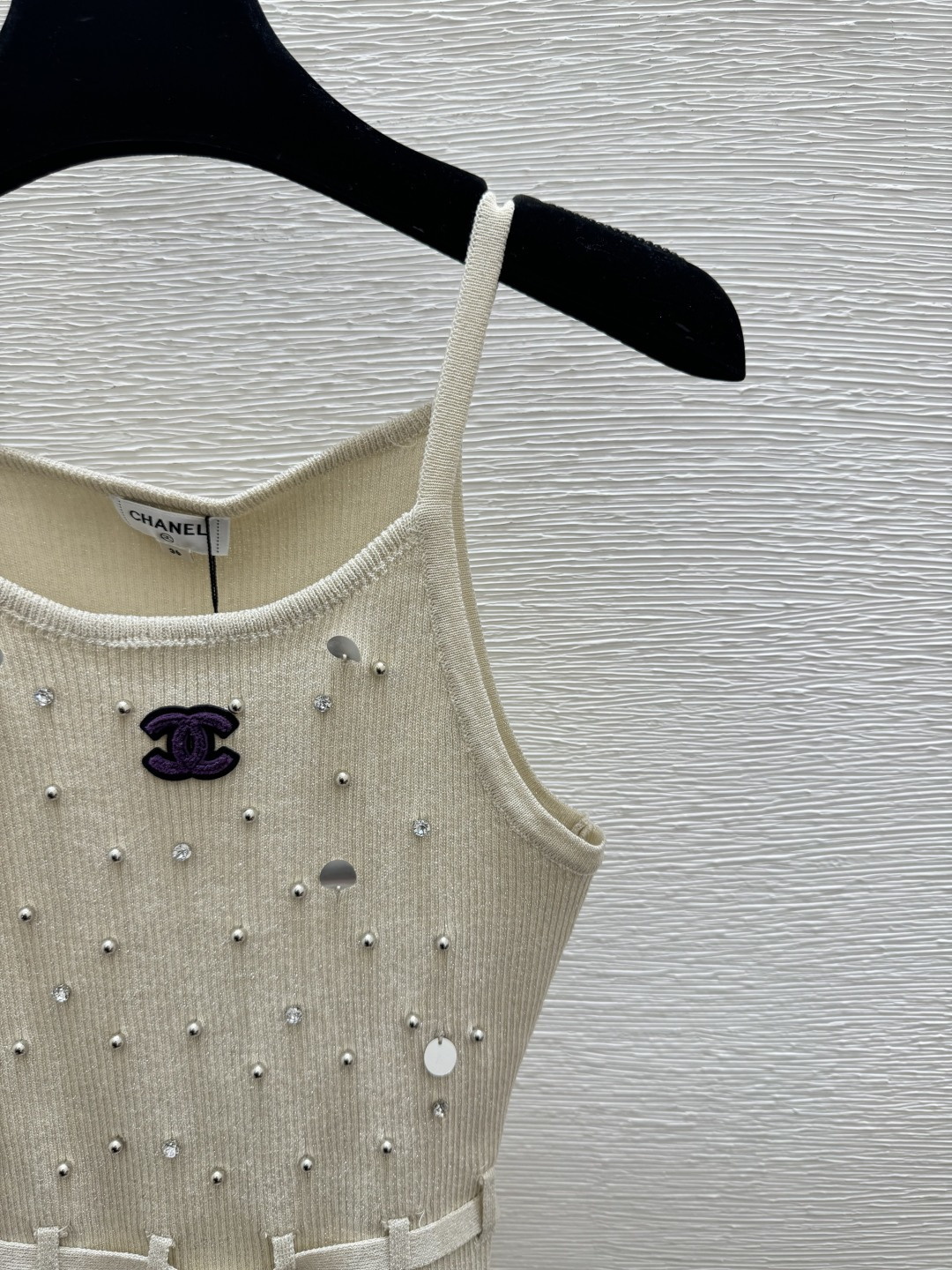 🆕CH家🆕 春夏新款 纯色重工钉珠珠片针织吊带颜色：杏色 黑色尺码：36.38.40