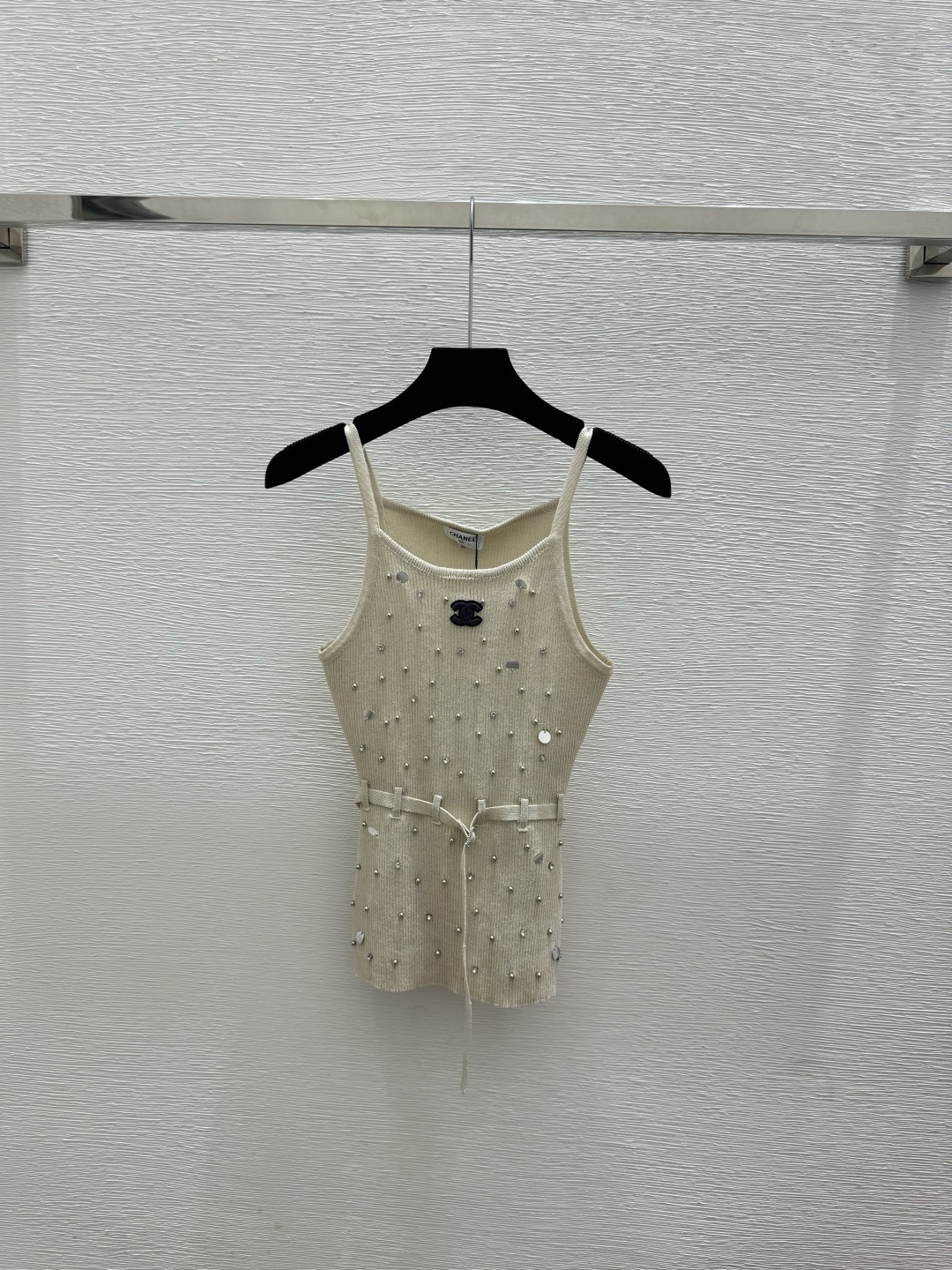 🆕CH家🆕 春夏新款 纯色重工钉珠珠片针织吊带颜色：杏色 黑色尺码：36.38.40