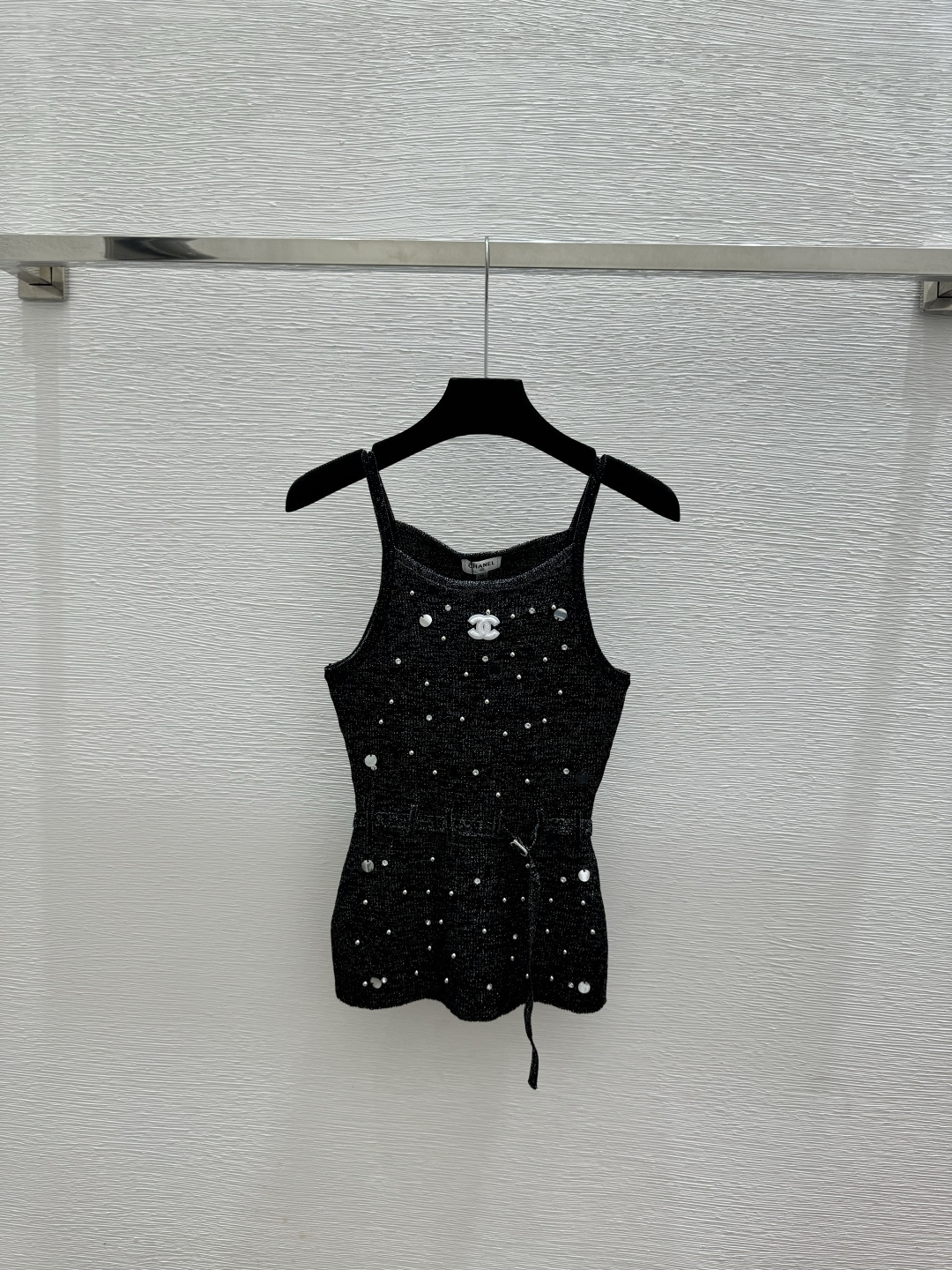 🆕CH家🆕 春夏新款 纯色重工钉珠珠片针织吊带颜色：杏色 黑色尺码：36.38.40