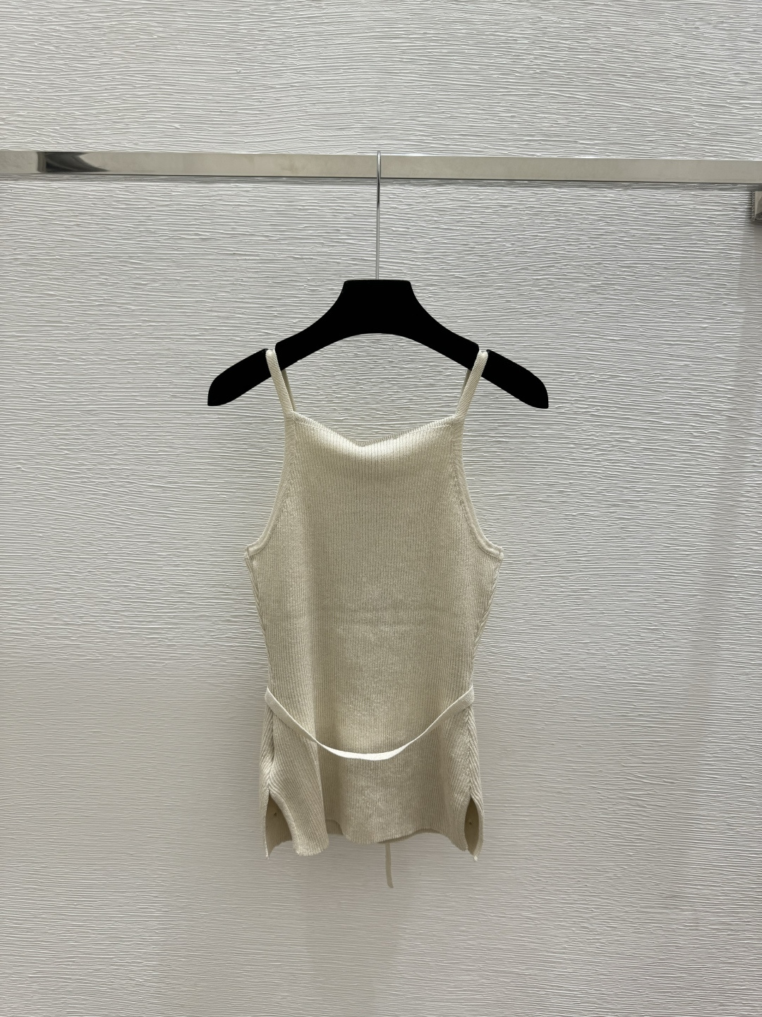 🆕CH家🆕 春夏新款 纯色重工钉珠珠片针织吊带颜色：杏色 黑色尺码：36.38.40