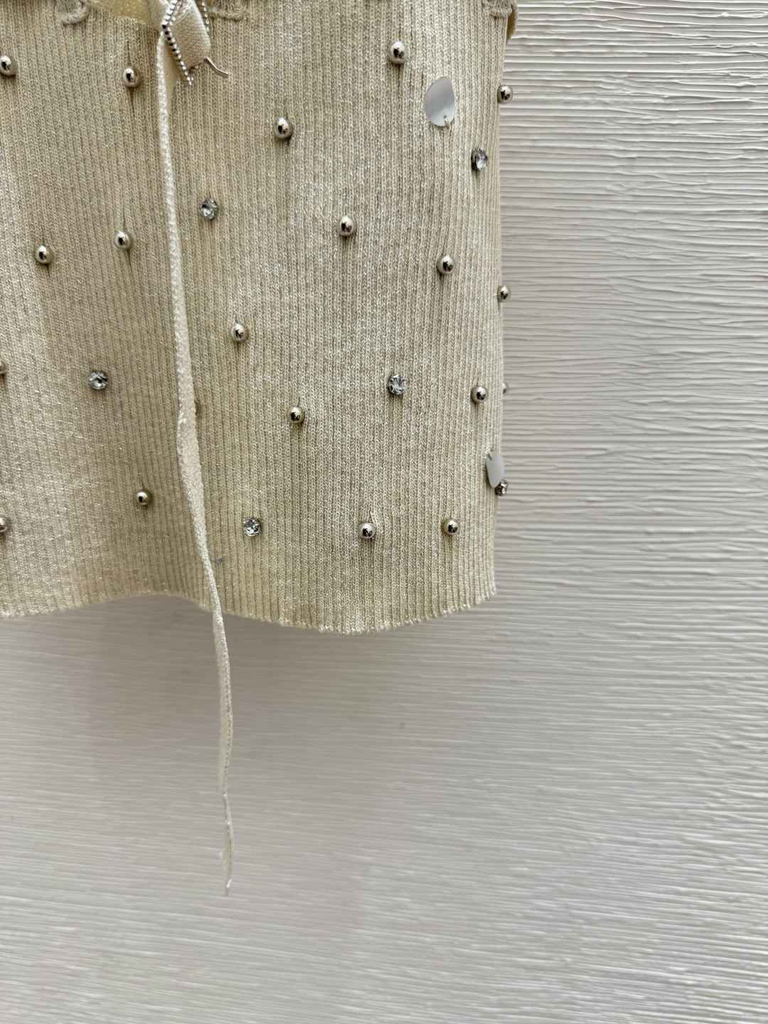 🆕CH家🆕 春夏新款 纯色重工钉珠珠片针织吊带颜色：杏色 黑色尺码：36.38.40