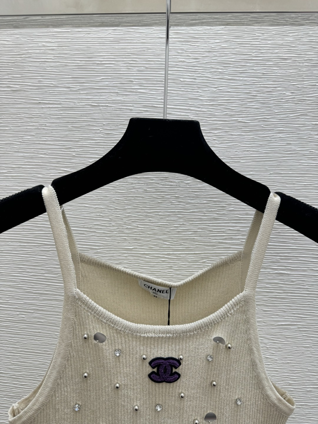 🆕CH家🆕 春夏新款 纯色重工钉珠珠片针织吊带颜色：杏色 黑色尺码：36.38.40