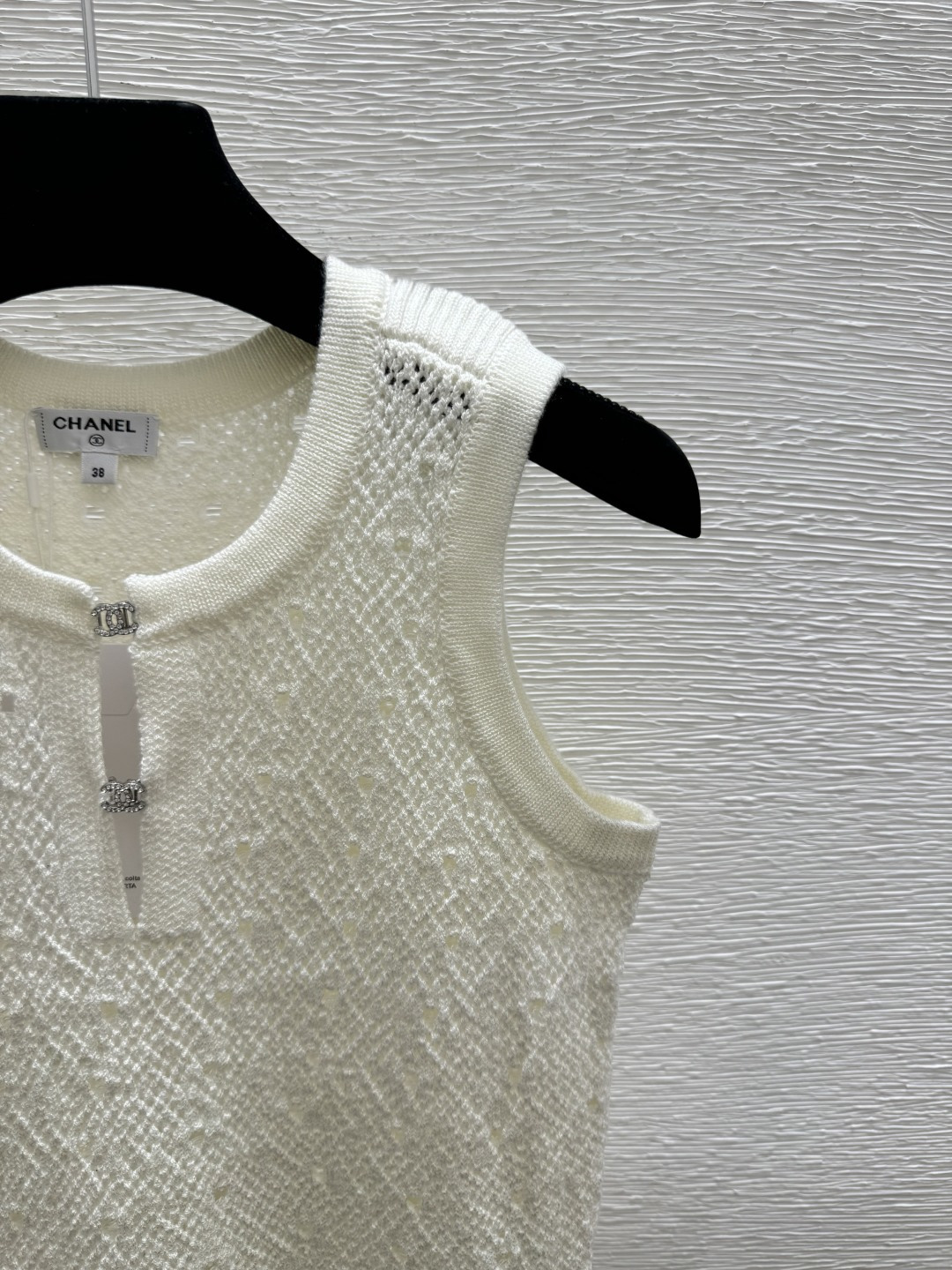 🆕CH家🆕 春夏新款 纯色镂空圆领针织背心颜色：白色 黑色尺码：36.38.40