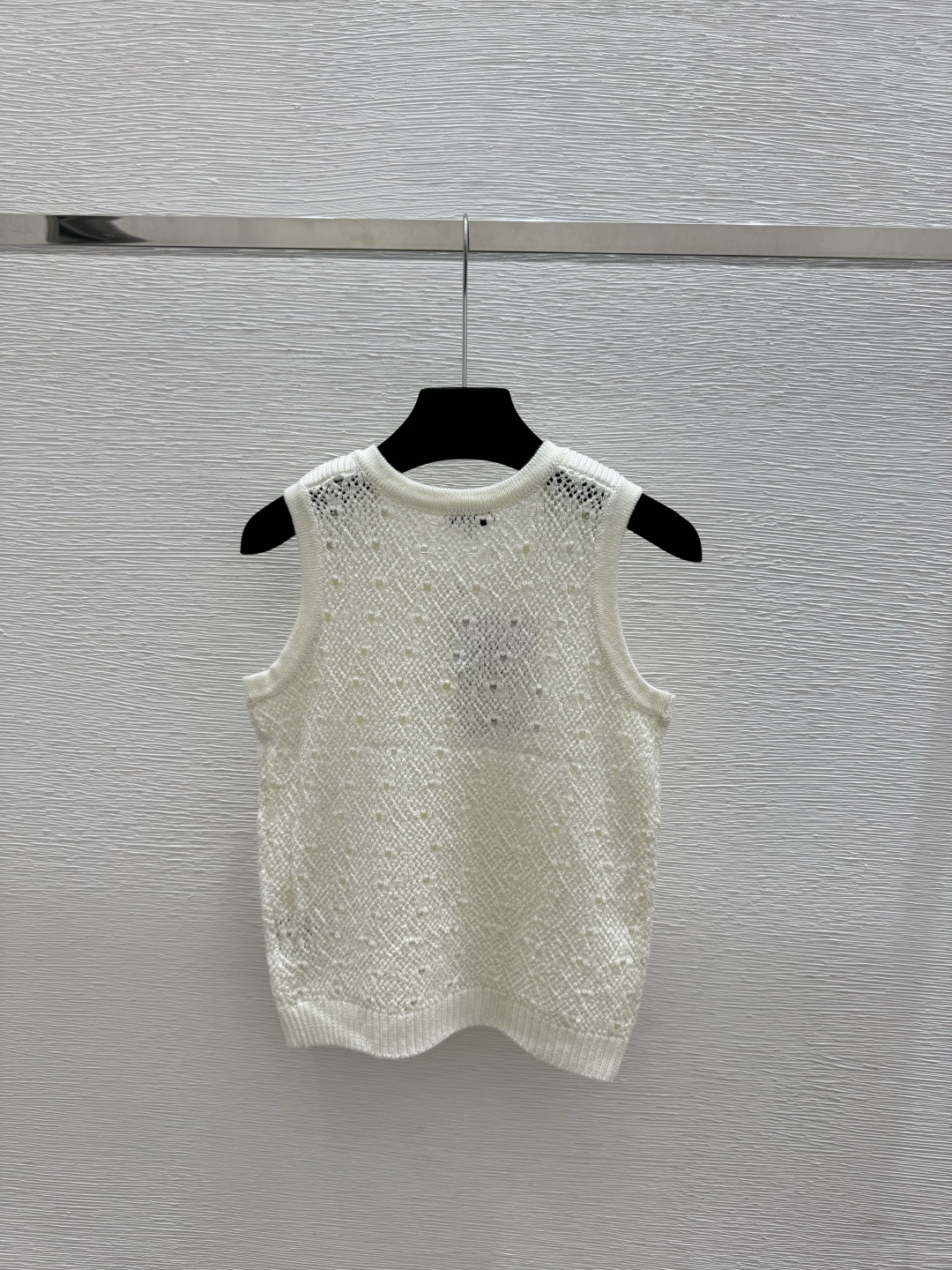 🆕CH家🆕 春夏新款 纯色镂空圆领针织背心颜色：白色 黑色尺码：36.38.40