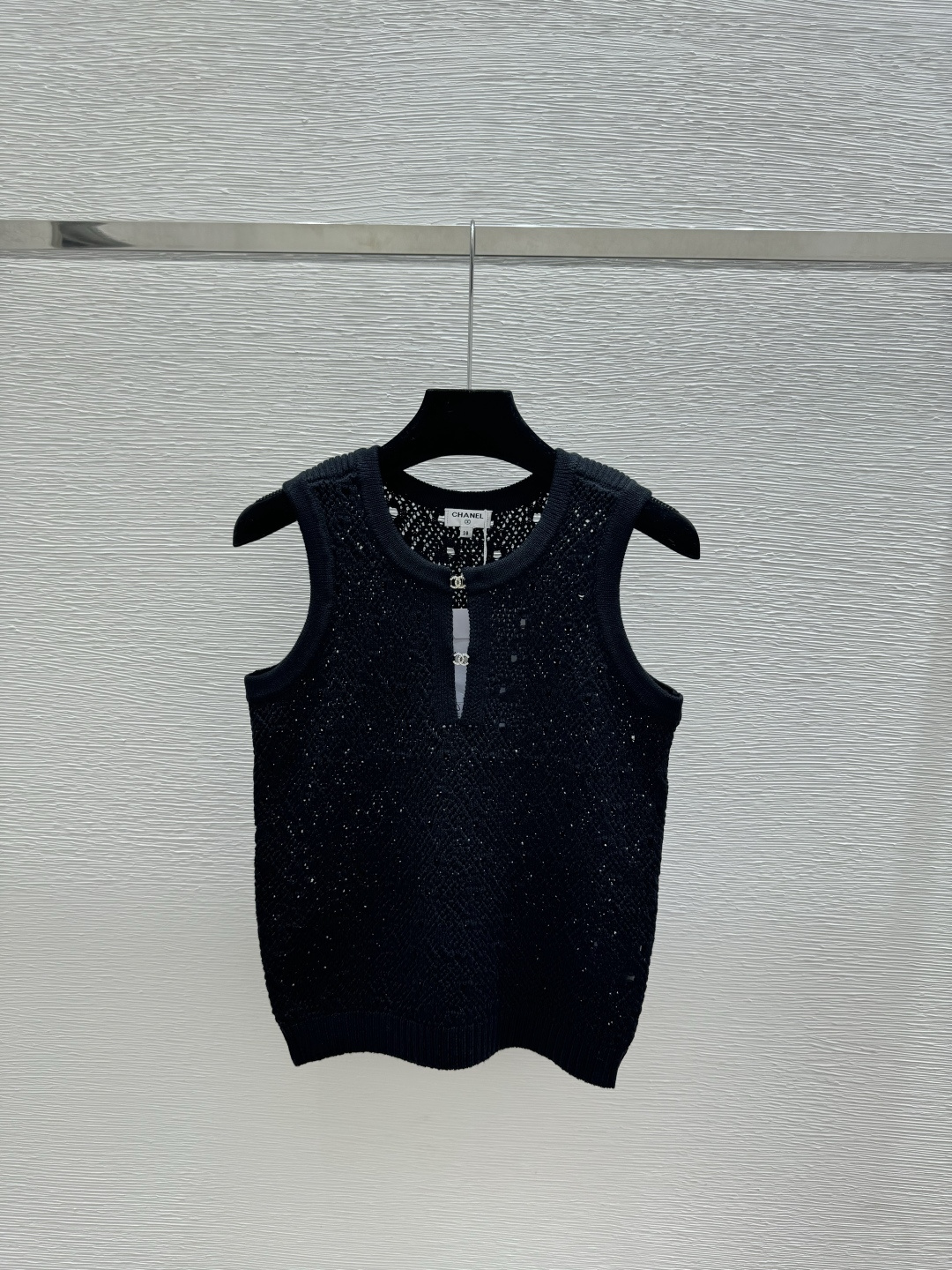 🆕CH家🆕 春夏新款 纯色镂空圆领针织背心颜色：白色 黑色尺码：36.38.40