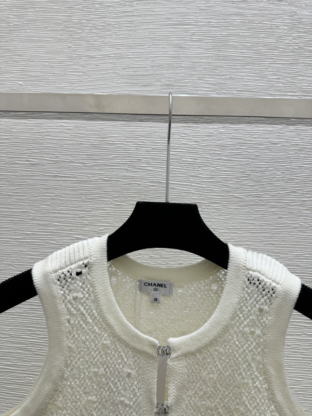 🆕CH家🆕 春夏新款 纯色镂空圆领针织背心颜色：白色 黑色尺码：36.38.40