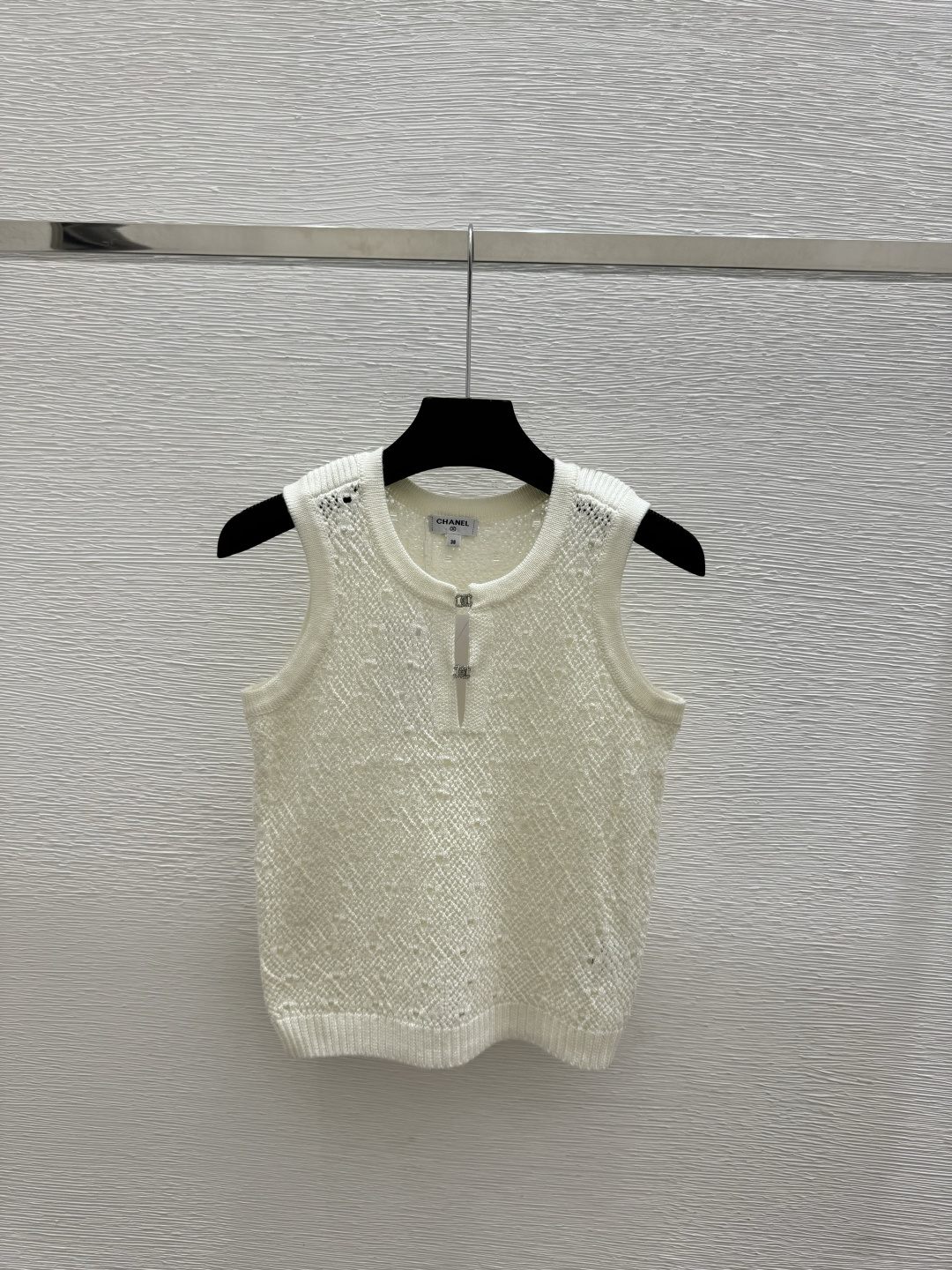 🆕CH家🆕 春夏新款 纯色镂空圆领针织背心颜色：白色 黑色尺码：36.38.40