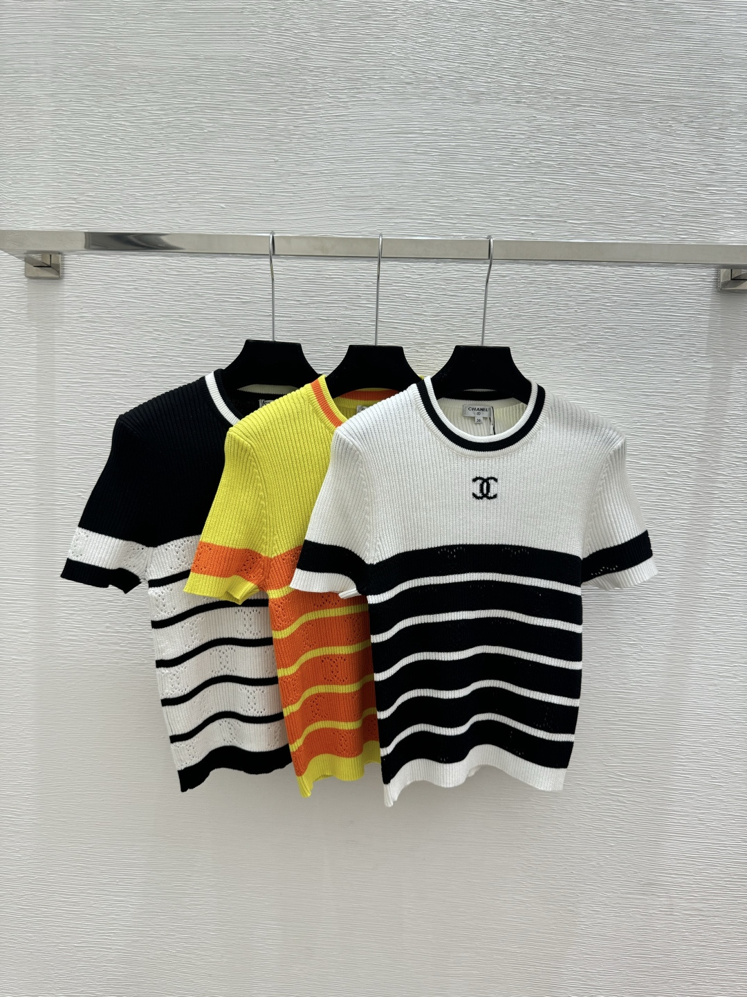 🆕CH家🆕 春夏新款 撞色条纹圆领针织短袖颜色：白色 黄色 黑色尺码：36.38.40