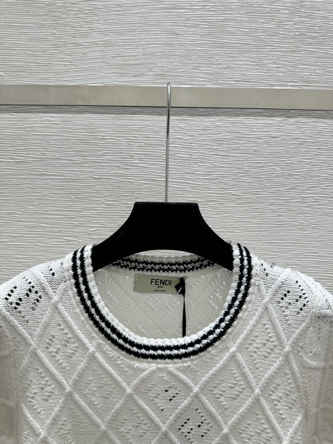 🆕F家🆕 春夏新款 纯色菱格字母镂空圆领针织短袖颜色：白色 卡其 灰色尺码：36.38.40