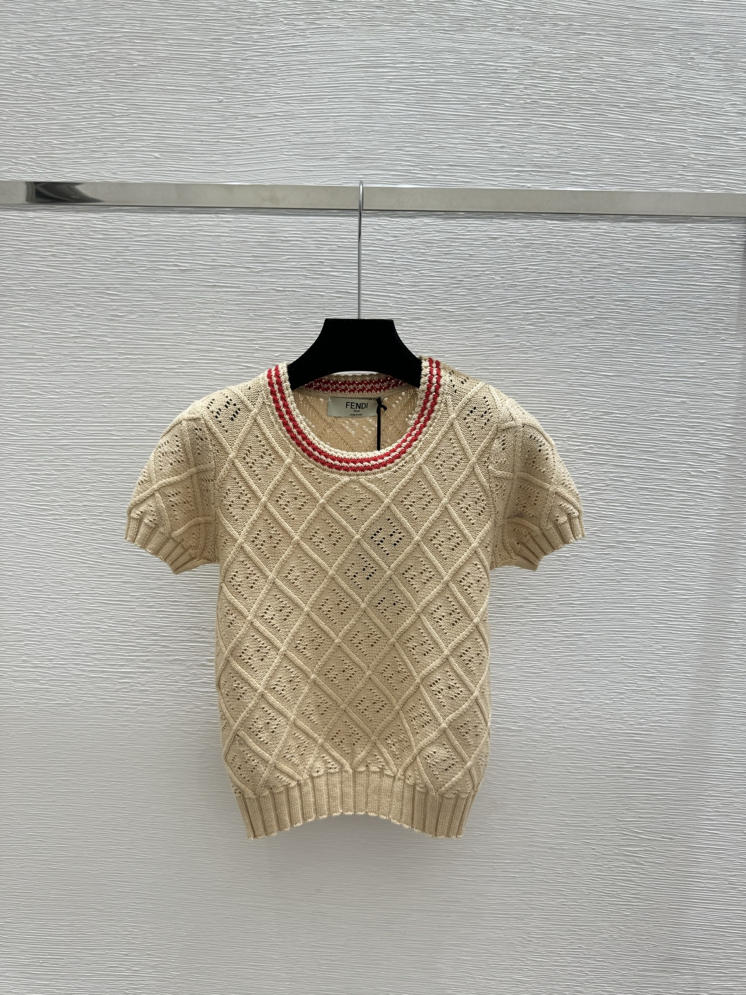 🆕F家🆕 春夏新款 纯色菱格字母镂空圆领针织短袖颜色：白色 卡其 灰色尺码：36.38.40