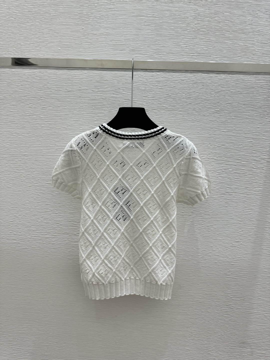🆕F家🆕 春夏新款 纯色菱格字母镂空圆领针织短袖颜色：白色 卡其 灰色尺码：36.38.40