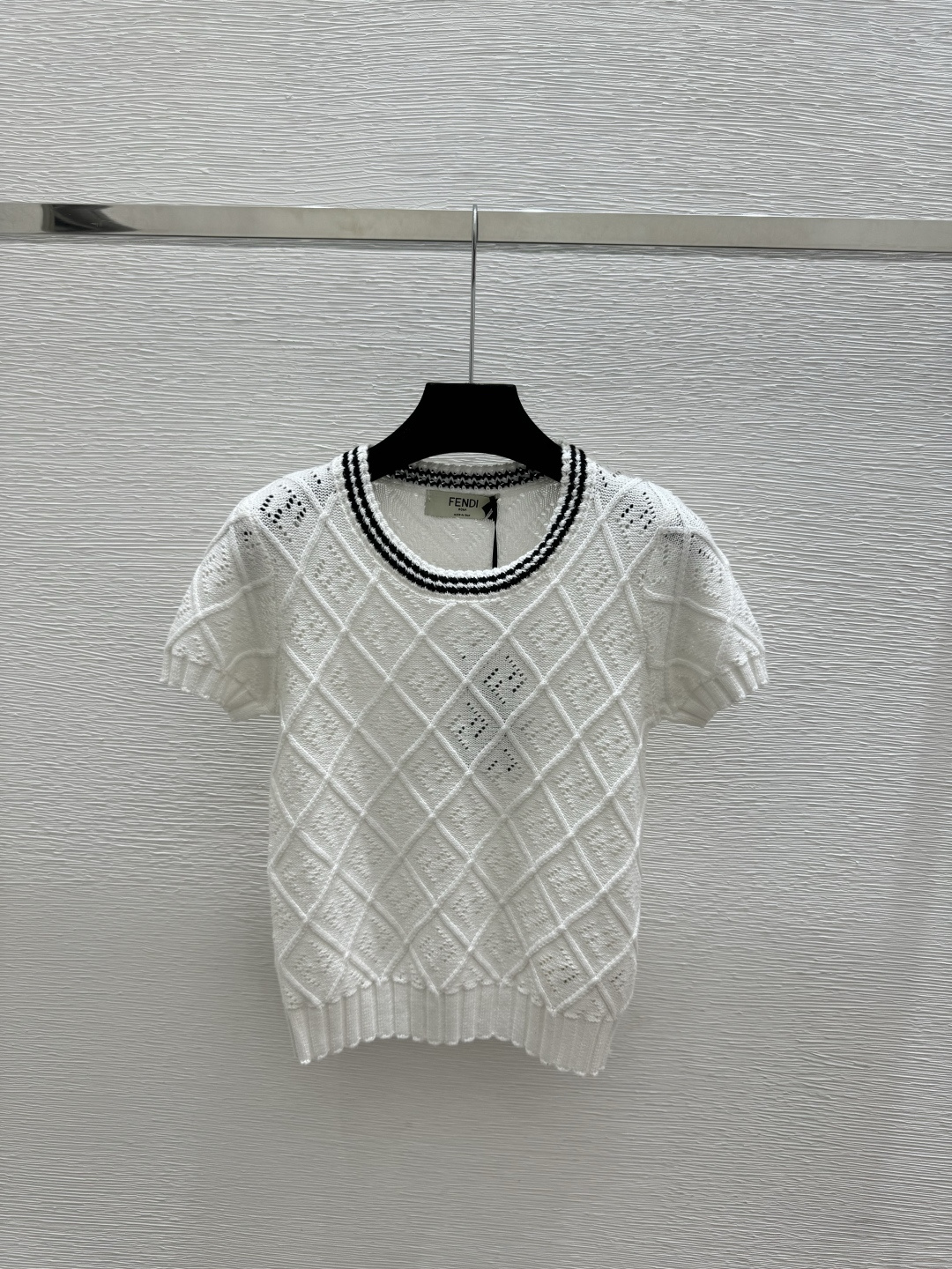 🆕F家🆕 春夏新款 纯色菱格字母镂空圆领针织短袖颜色：白色 卡其 灰色尺码：36.38.40