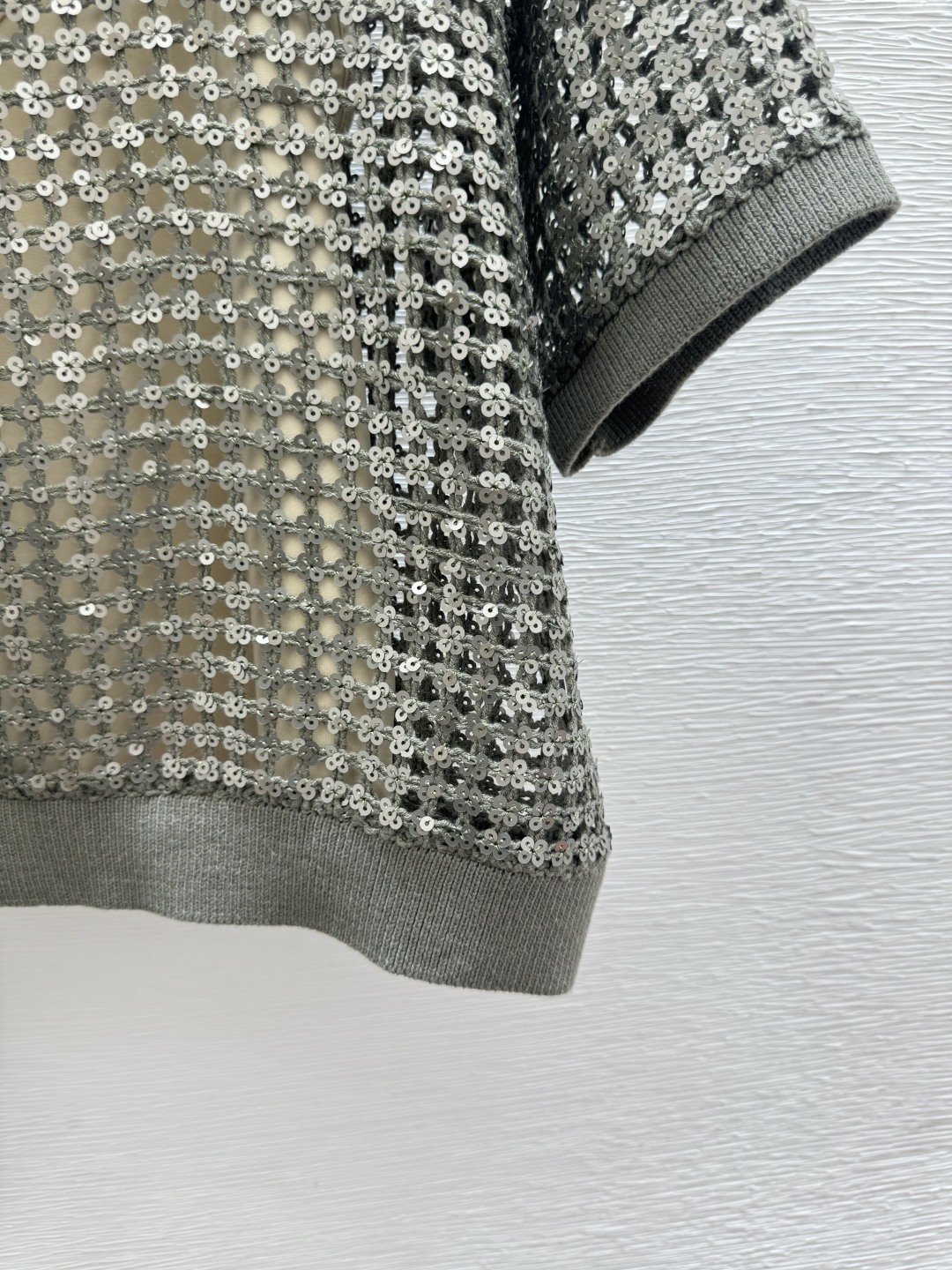 🆕BC家🆕 春夏新款 纯色珠片镂空翻领针织短袖颜色：绿色 宝蓝尺码：36.38.40