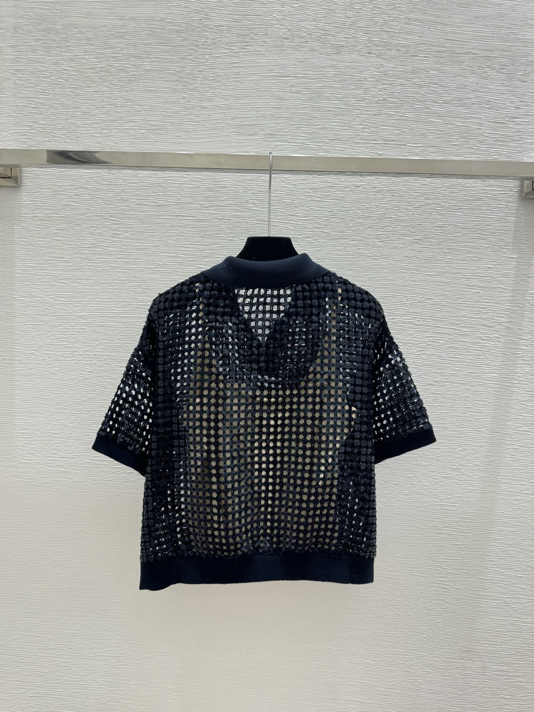 🆕BC家🆕 春夏新款 纯色珠片镂空翻领针织短袖颜色：绿色 宝蓝尺码：36.38.40