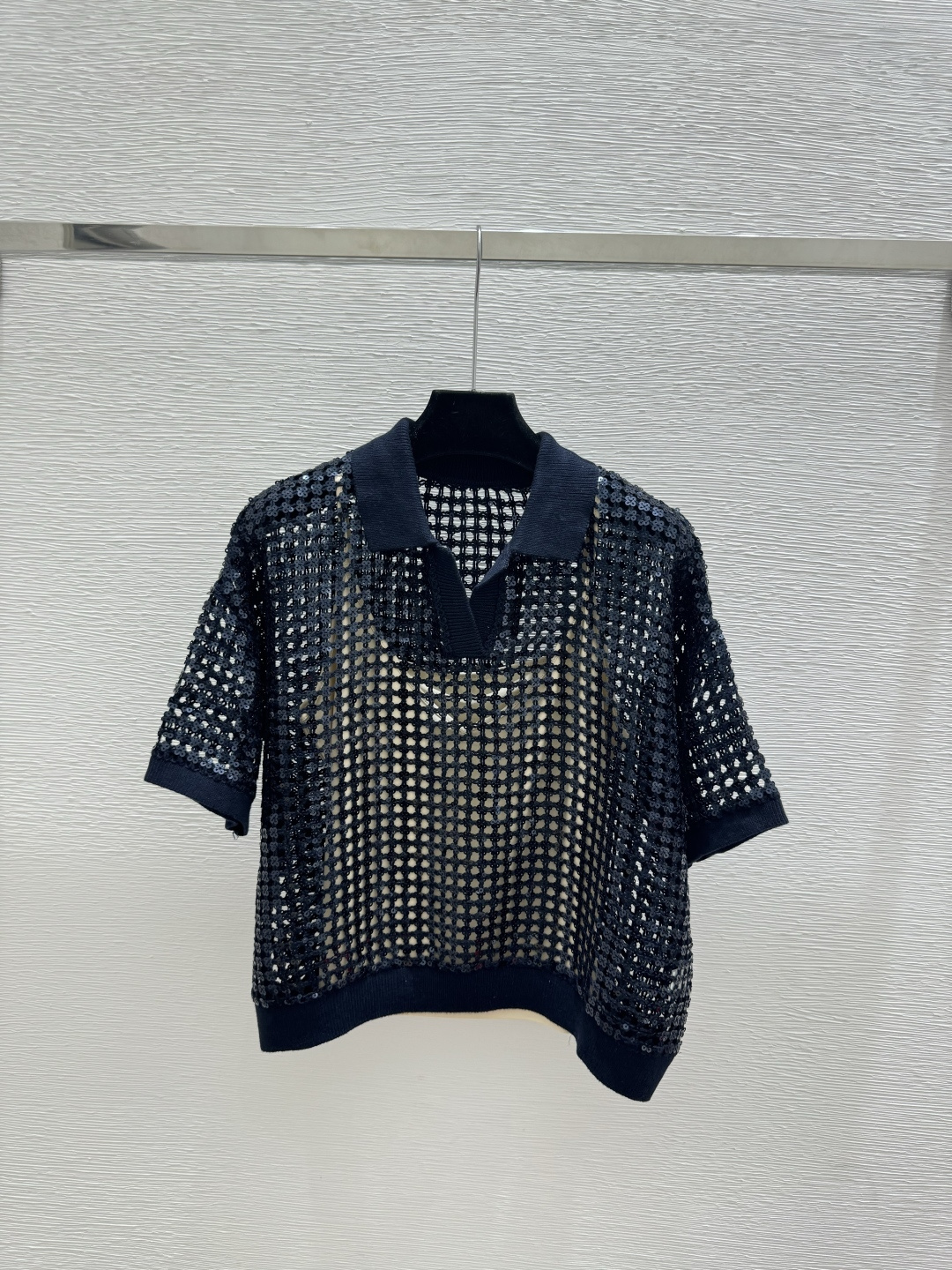 🆕BC家🆕 春夏新款 纯色珠片镂空翻领针织短袖颜色：绿色 宝蓝尺码：36.38.40