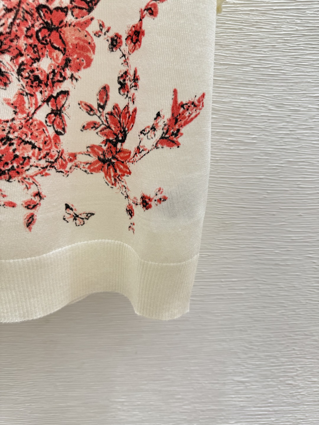 🆕D家🆕 春夏新款 撞色蝴蝶花卉圆领针织短袖颜色：红色 蓝色 绿色尺码：36.38.40