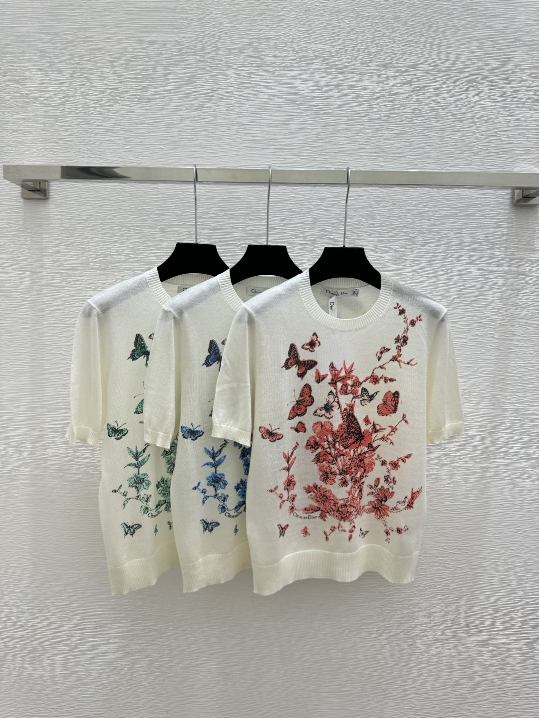 🆕D家🆕 春夏新款 撞色蝴蝶花卉圆领针织短袖颜色：红色 蓝色 绿色尺码：36.38.40