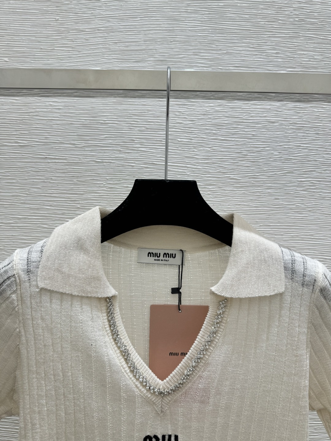 🆕M家🆕 春夏新款 纯色重工钉珠翻领针织短袖颜色：白色 尺码：36.38.40