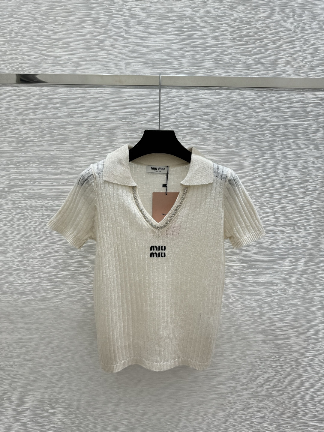 🆕M家🆕 春夏新款 纯色重工钉珠翻领针织短袖颜色：白色 尺码：36.38.40