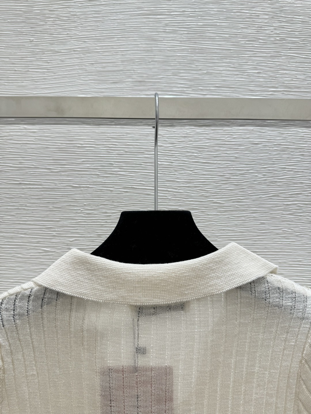 🆕M家🆕 春夏新款 纯色重工钉珠翻领针织短袖颜色：白色 尺码：36.38.40