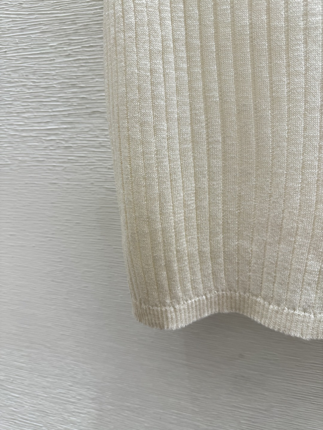 🆕M家🆕 春夏新款 纯色重工钉珠翻领针织短袖颜色：白色 尺码：36.38.40