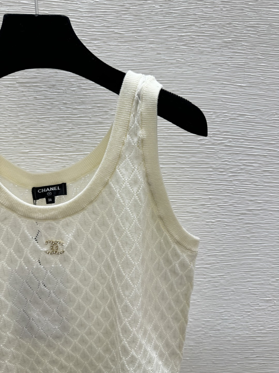 🆕CH家🆕 春夏新款 纯色菱格镂空圆领针织背心颜色：白色 粉色 蓝色尺码：36.38.40