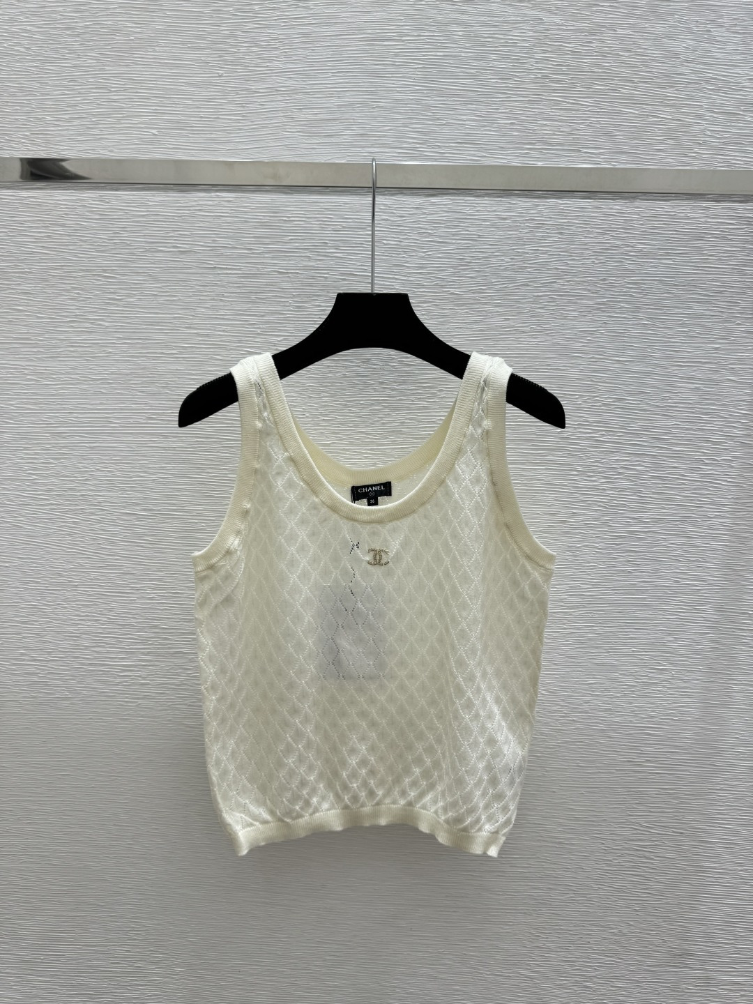 🆕CH家🆕 春夏新款 纯色菱格镂空圆领针织背心颜色：白色 粉色 蓝色尺码：36.38.40