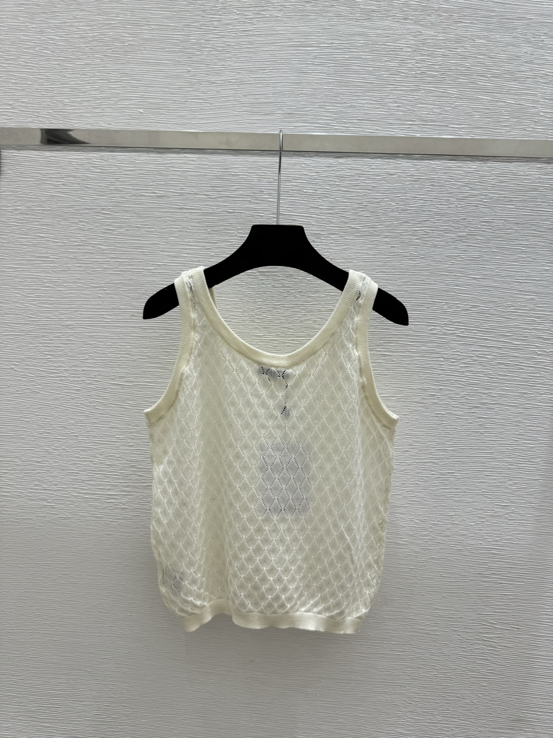 🆕CH家🆕 春夏新款 纯色菱格镂空圆领针织背心颜色：白色 粉色 蓝色尺码：36.38.40