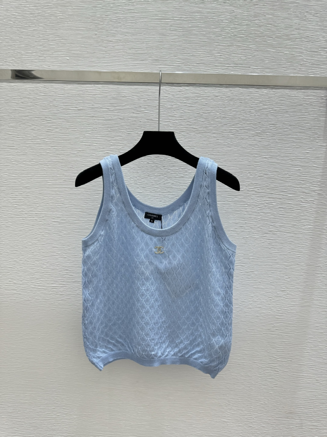 🆕CH家🆕 春夏新款 纯色菱格镂空圆领针织背心颜色：白色 粉色 蓝色尺码：36.38.40