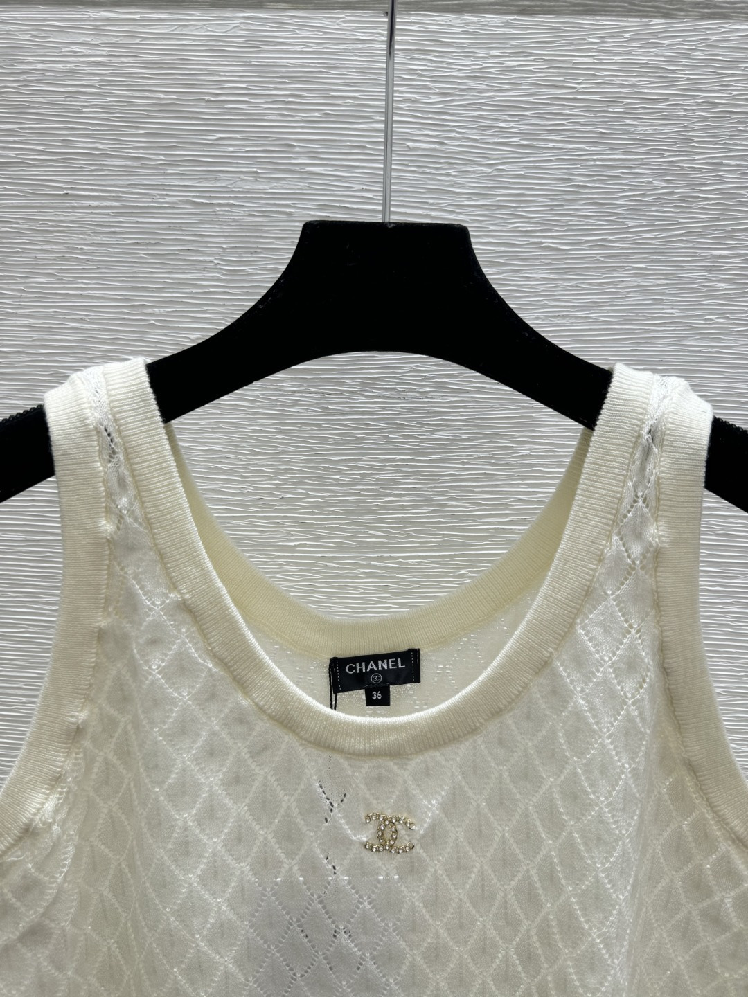 🆕CH家🆕 春夏新款 纯色菱格镂空圆领针织背心颜色：白色 粉色 蓝色尺码：36.38.40