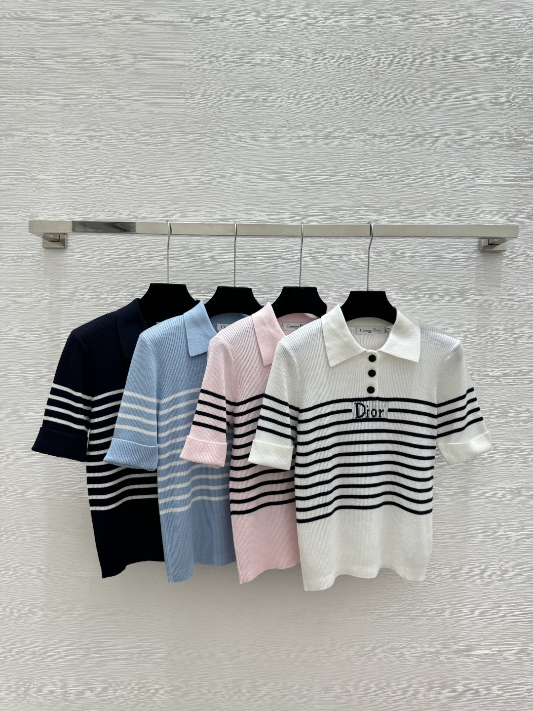 🆕D家🆕 春夏新款 撞色字母条纹翻领针织短袖颜色：白色 粉色 蓝色 宝蓝尺码：36.38.40