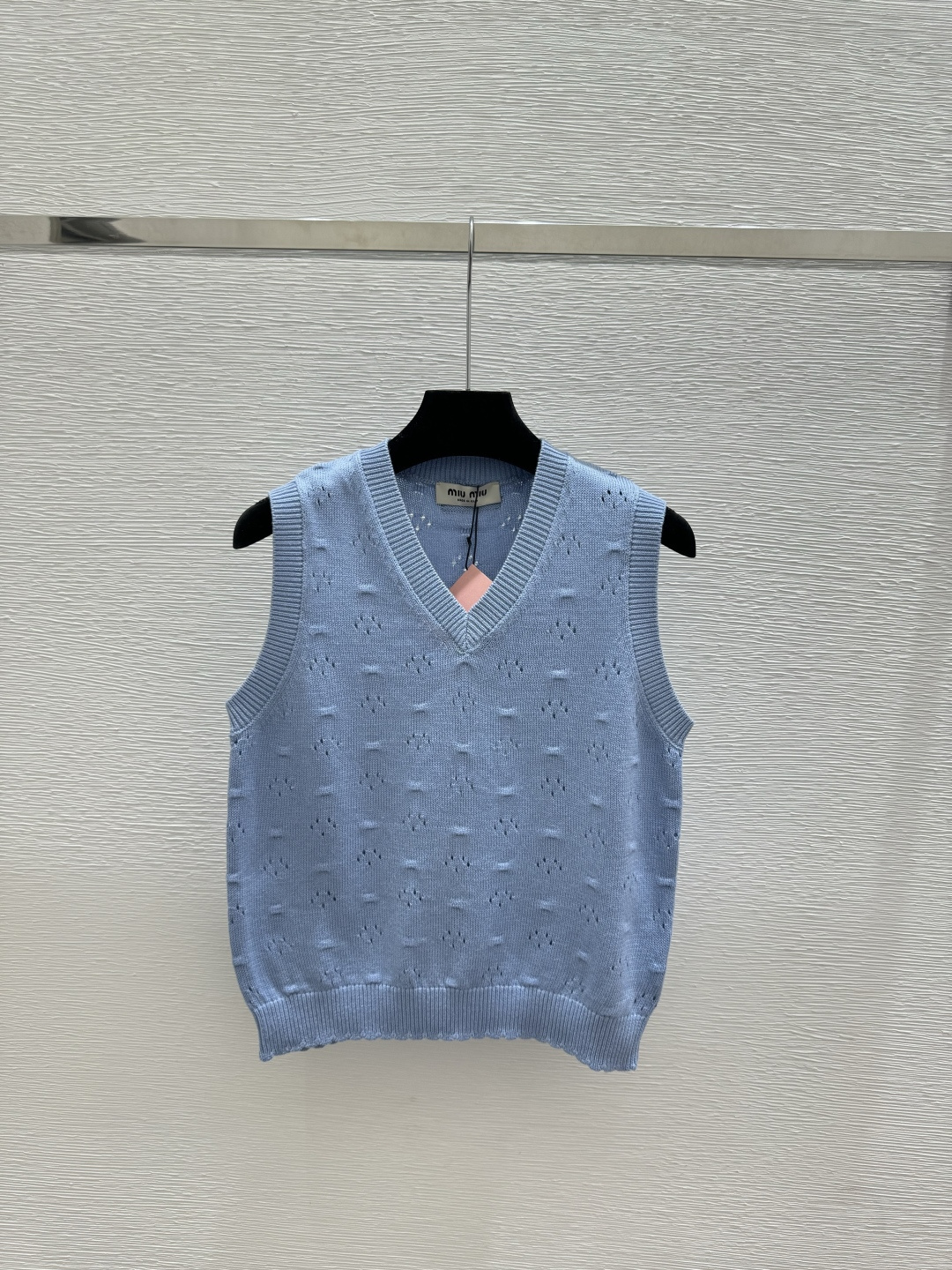 🆕M家🆕 春夏新款 纯色简约镂空V领针织背心颜色：白色 蓝色 宝蓝尺码：36.38.40