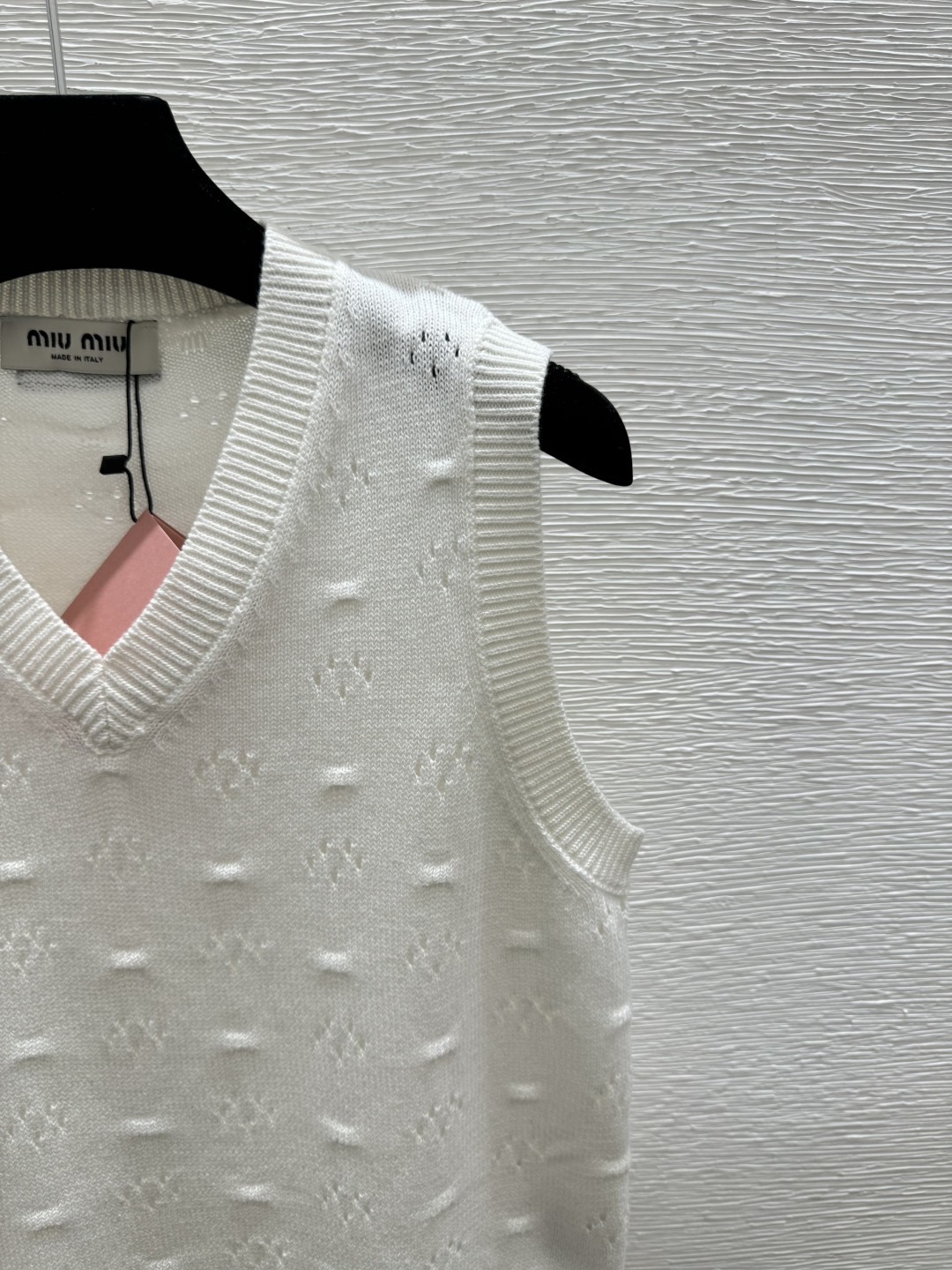 🆕M家🆕 春夏新款 纯色简约镂空V领针织背心颜色：白色 蓝色 宝蓝尺码：36.38.40