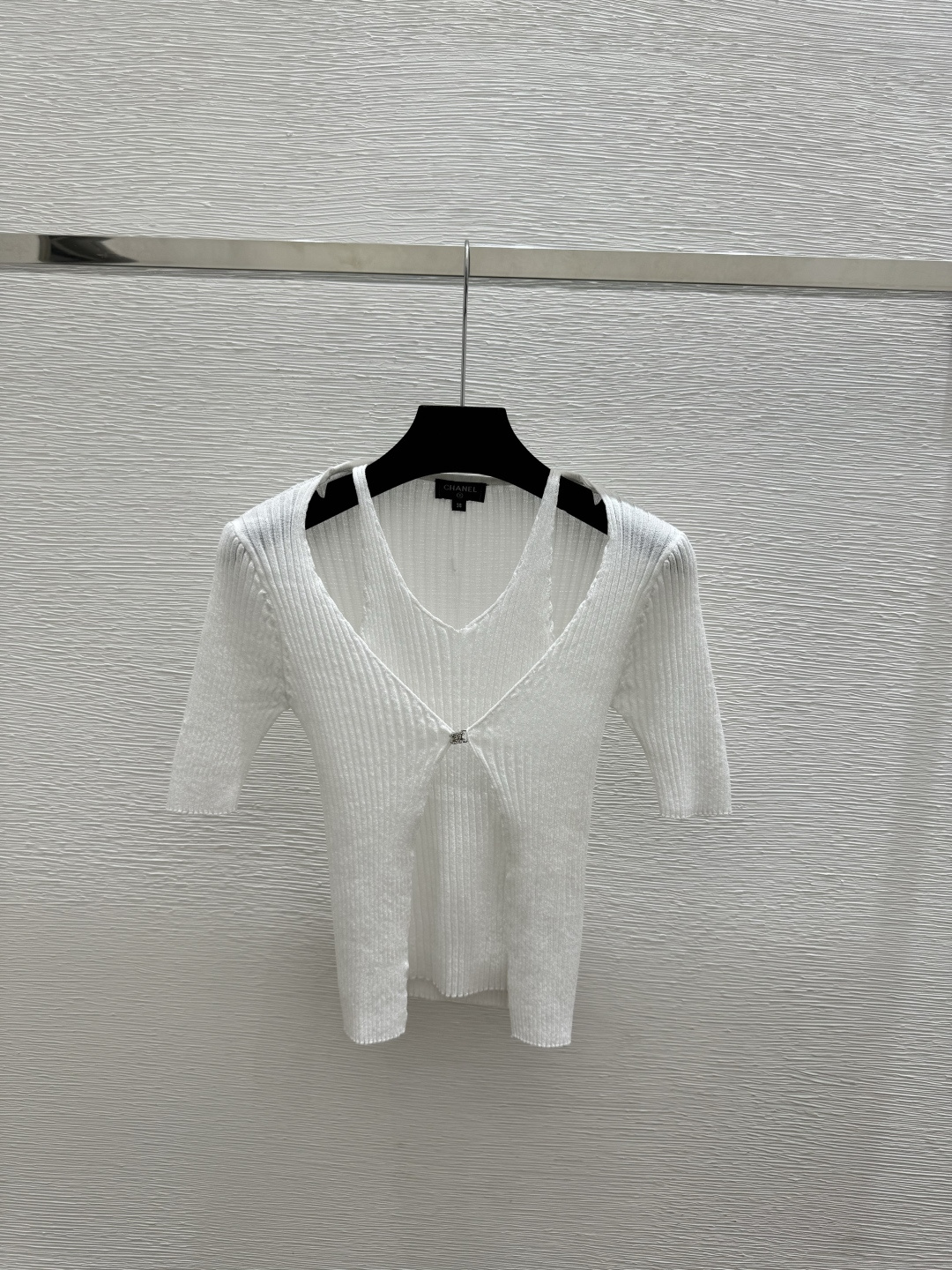 🆕CH家🆕 春夏新款 纯色假两件针织短袖开衫颜色：白色 尺码：36.38.40