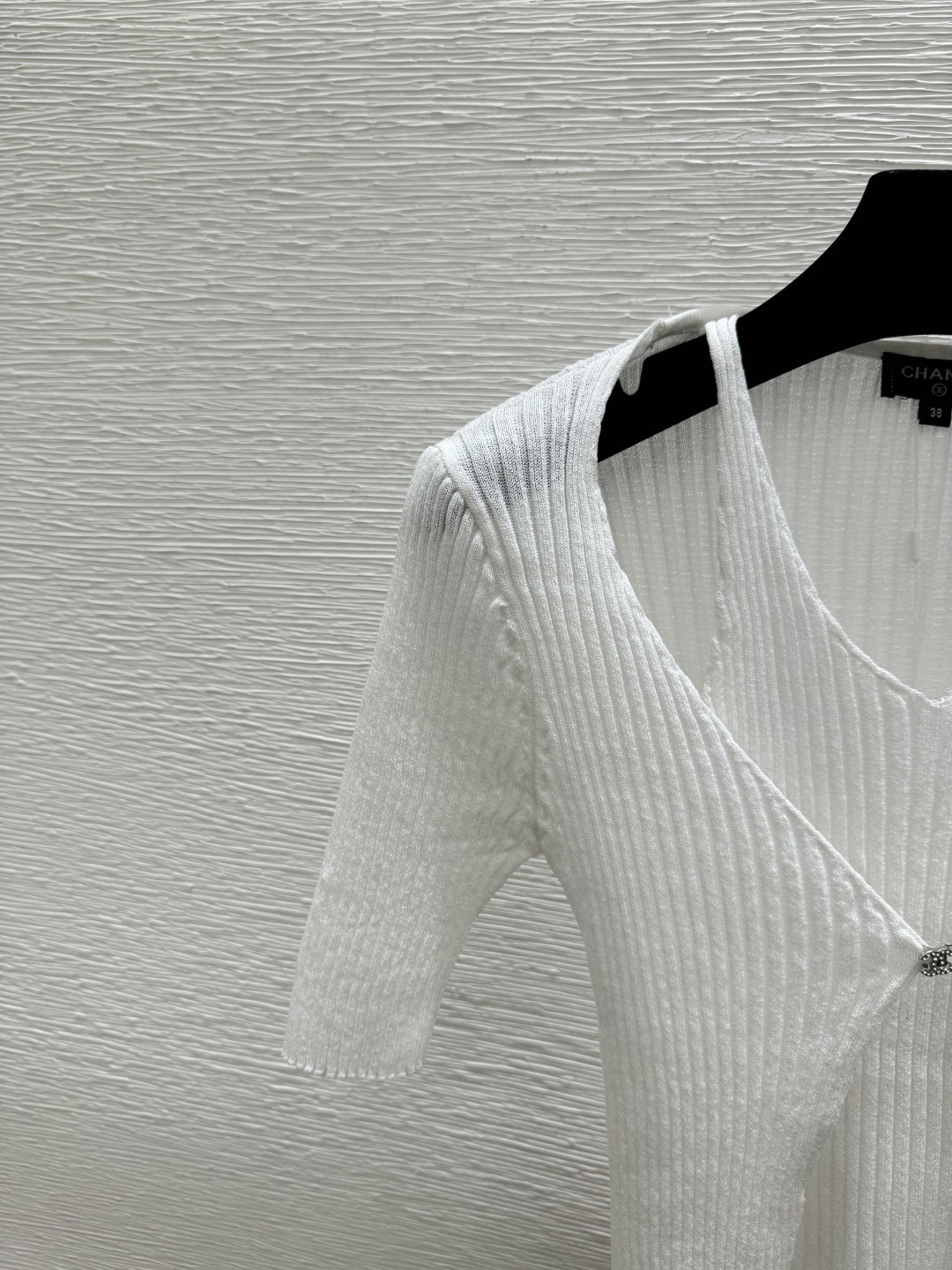🆕CH家🆕 春夏新款 纯色假两件针织短袖开衫颜色：白色 尺码：36.38.40