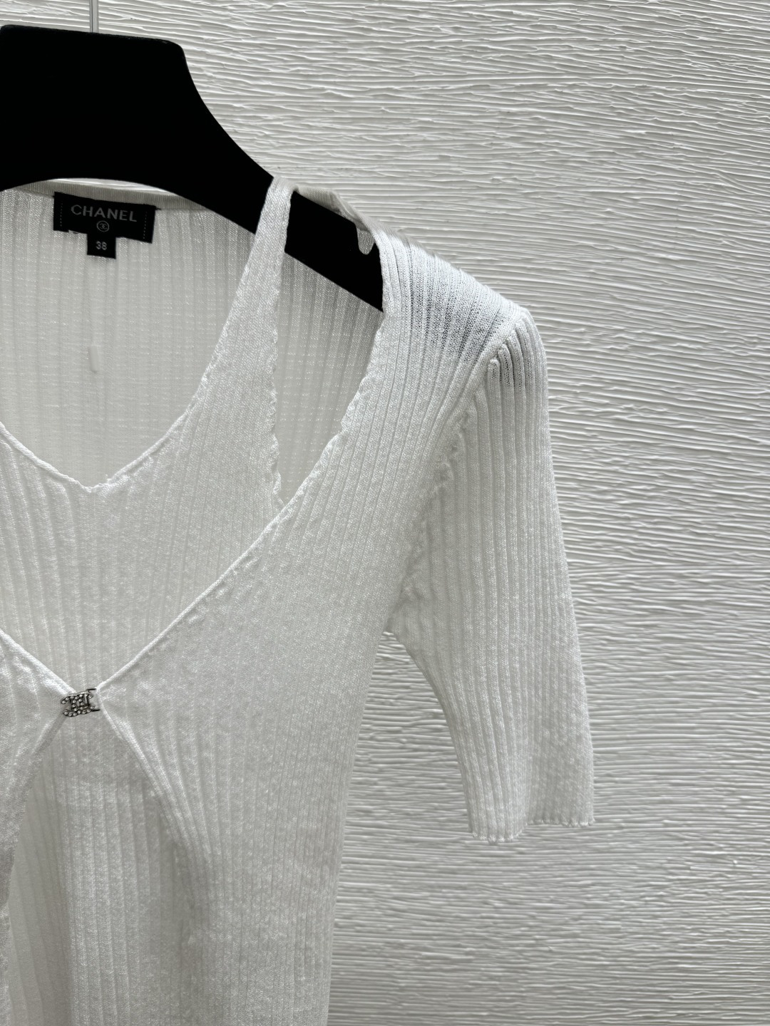 🆕CH家🆕 春夏新款 纯色假两件针织短袖开衫颜色：白色 尺码：36.38.40