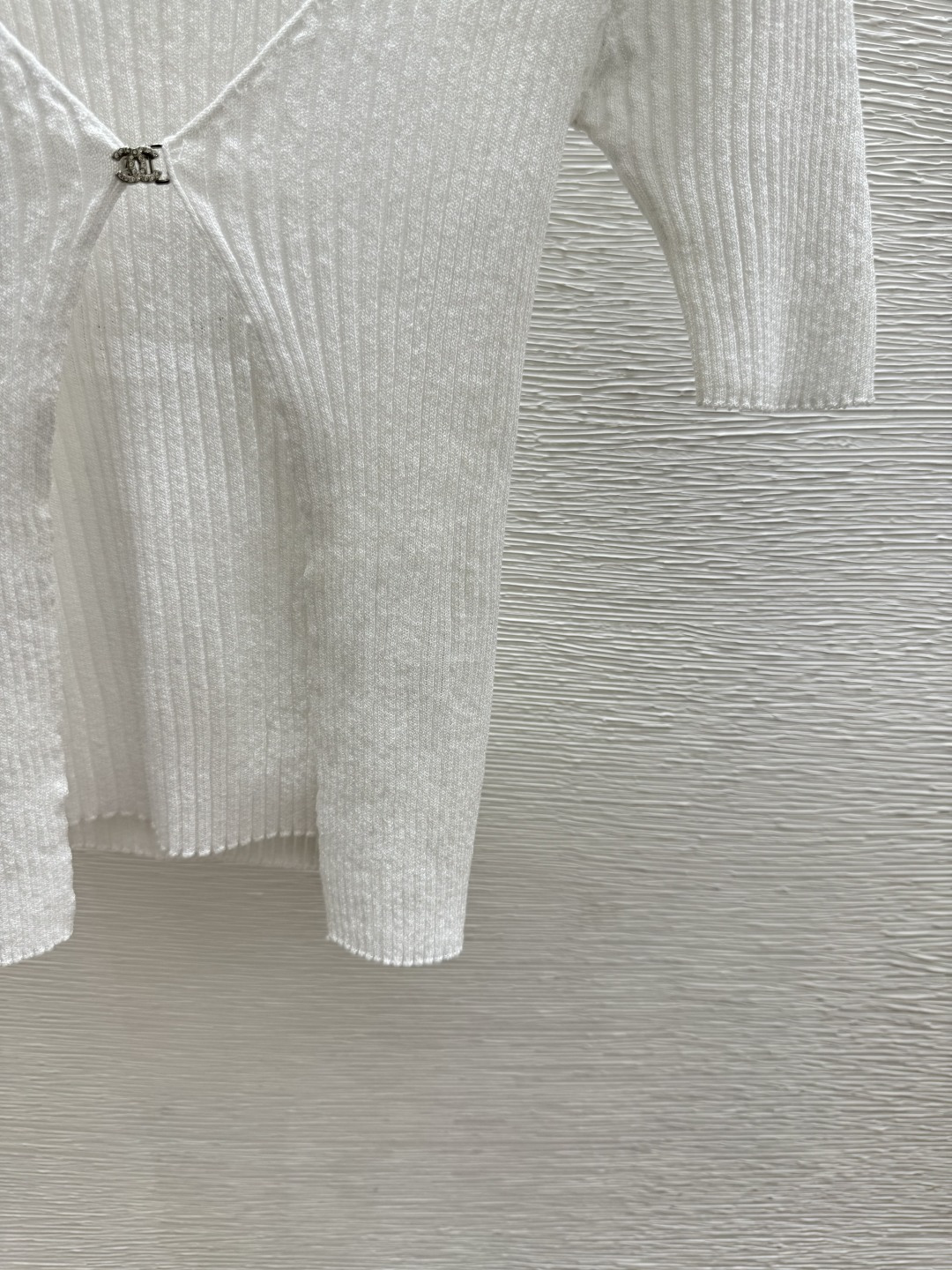 🆕CH家🆕 春夏新款 纯色假两件针织短袖开衫颜色：白色 尺码：36.38.40