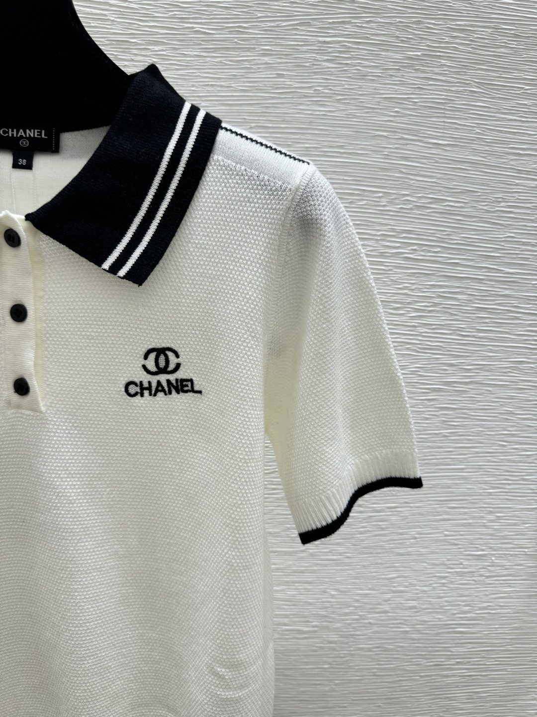 🆕CH家🆕 春夏新款 撞色翻领简约针织短袖颜色：白色 黑色尺码：36.38.40