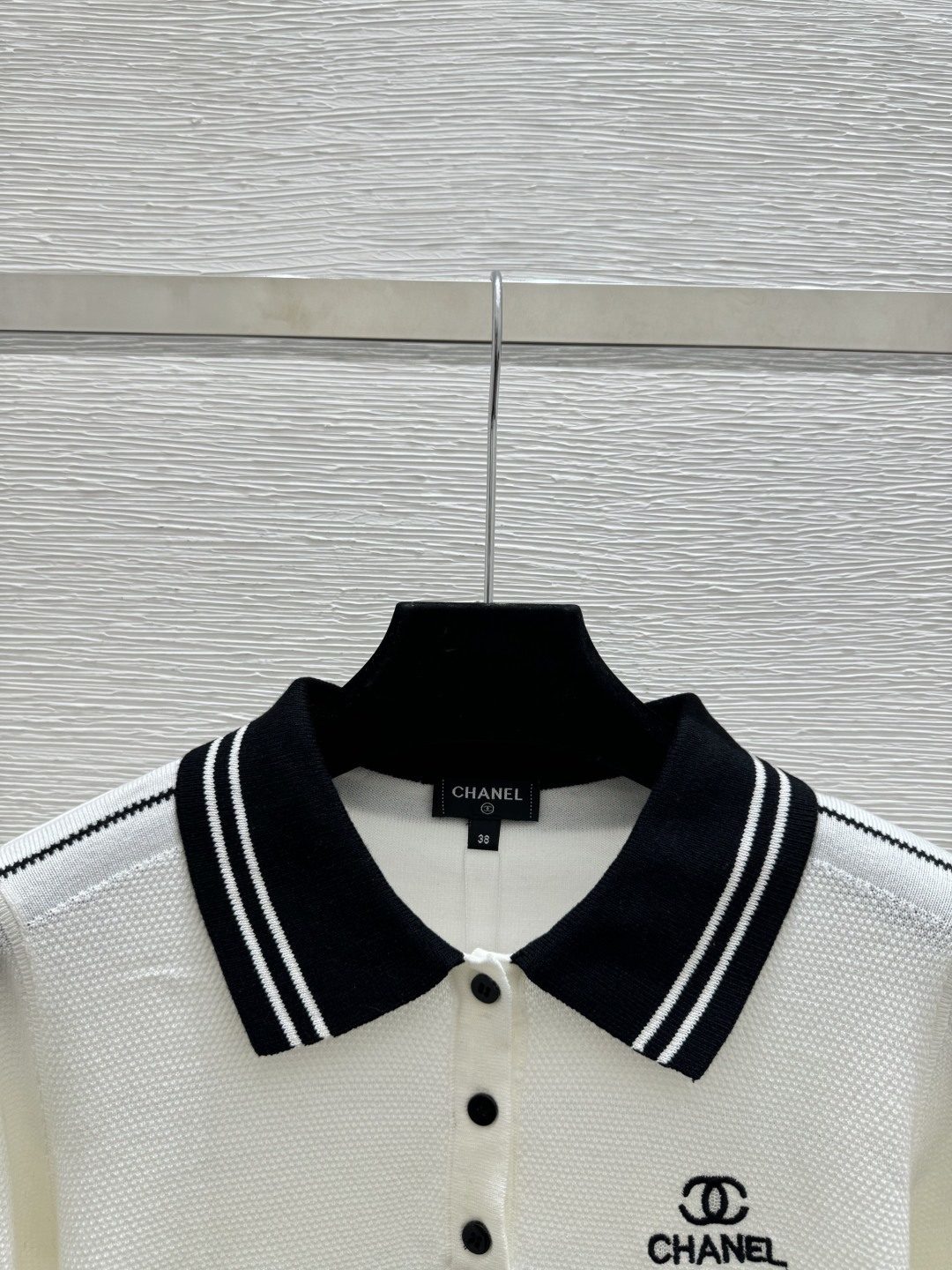 🆕CH家🆕 春夏新款 撞色翻领简约针织短袖颜色：白色 黑色尺码：36.38.40