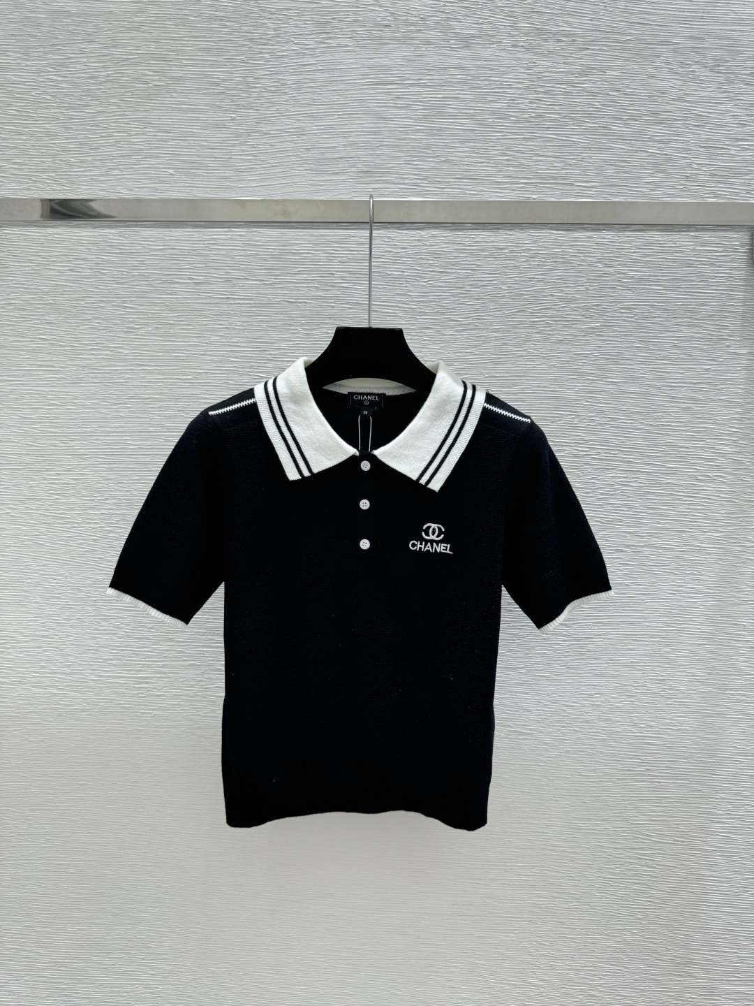 🆕CH家🆕 春夏新款 撞色翻领简约针织短袖颜色：白色 黑色尺码：36.38.40