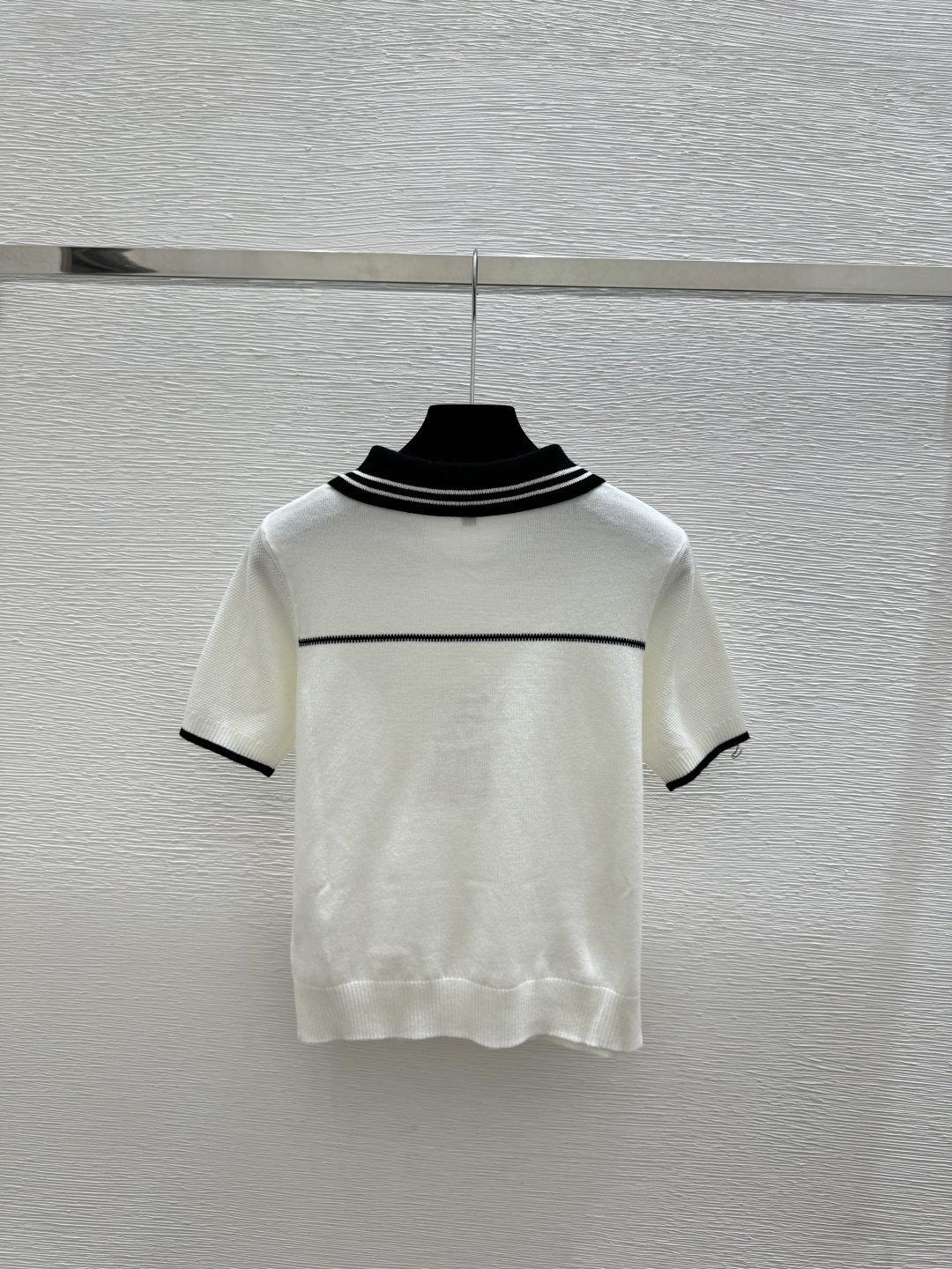 🆕CH家🆕 春夏新款 撞色翻领简约针织短袖颜色：白色 黑色尺码：36.38.40