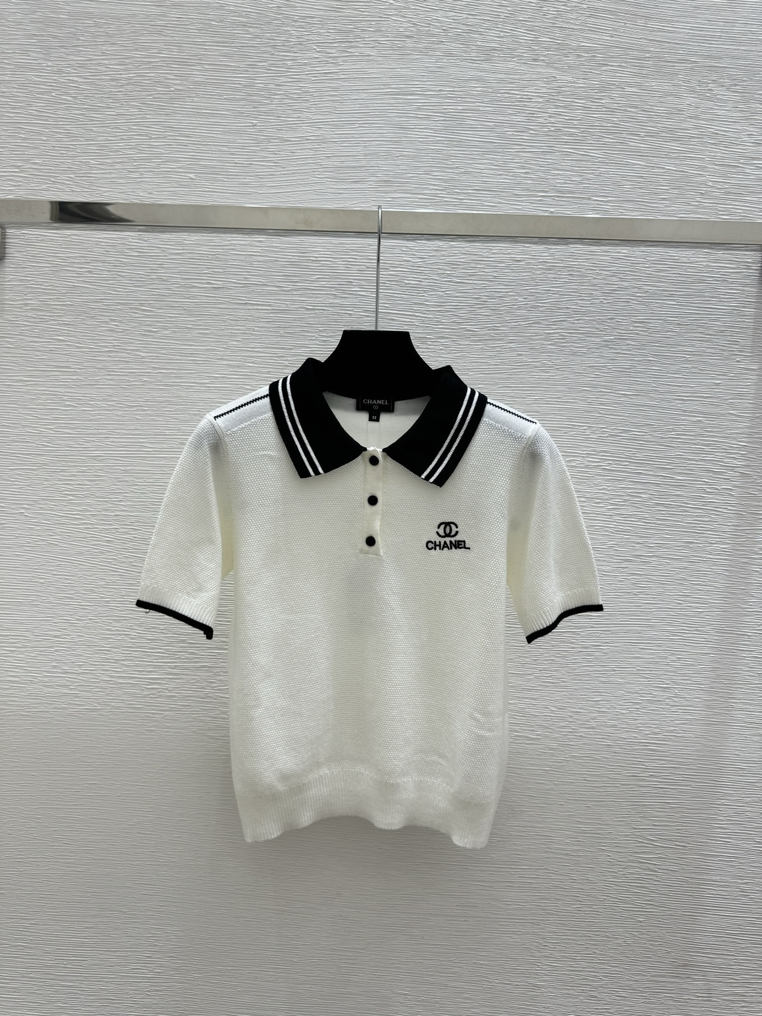 🆕CH家🆕 春夏新款 撞色翻领简约针织短袖颜色：白色 黑色尺码：36.38.40