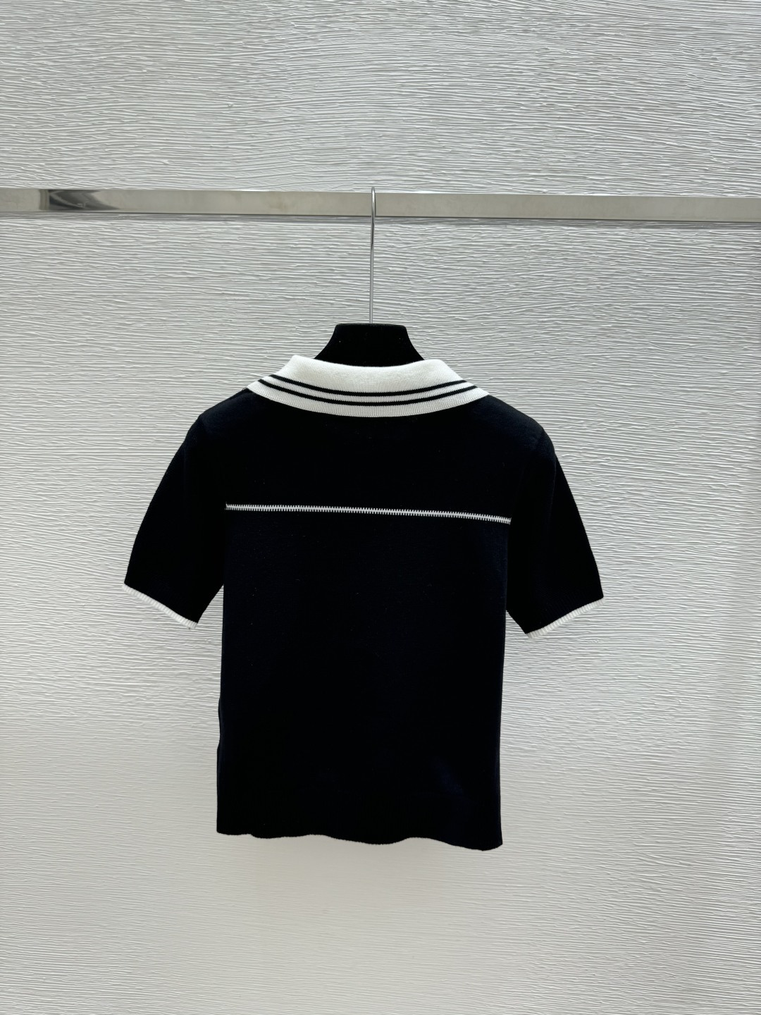 🆕CH家🆕 春夏新款 撞色翻领简约针织短袖颜色：白色 黑色尺码：36.38.40
