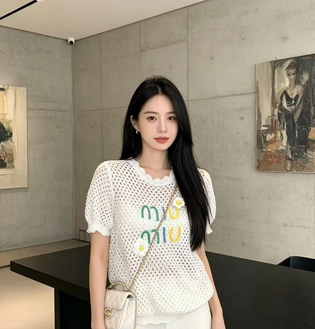 🆕M家🆕 春夏新款 撞色字母镂空圆领针织短袖颜色：白色 黑色尺码：36.38.40