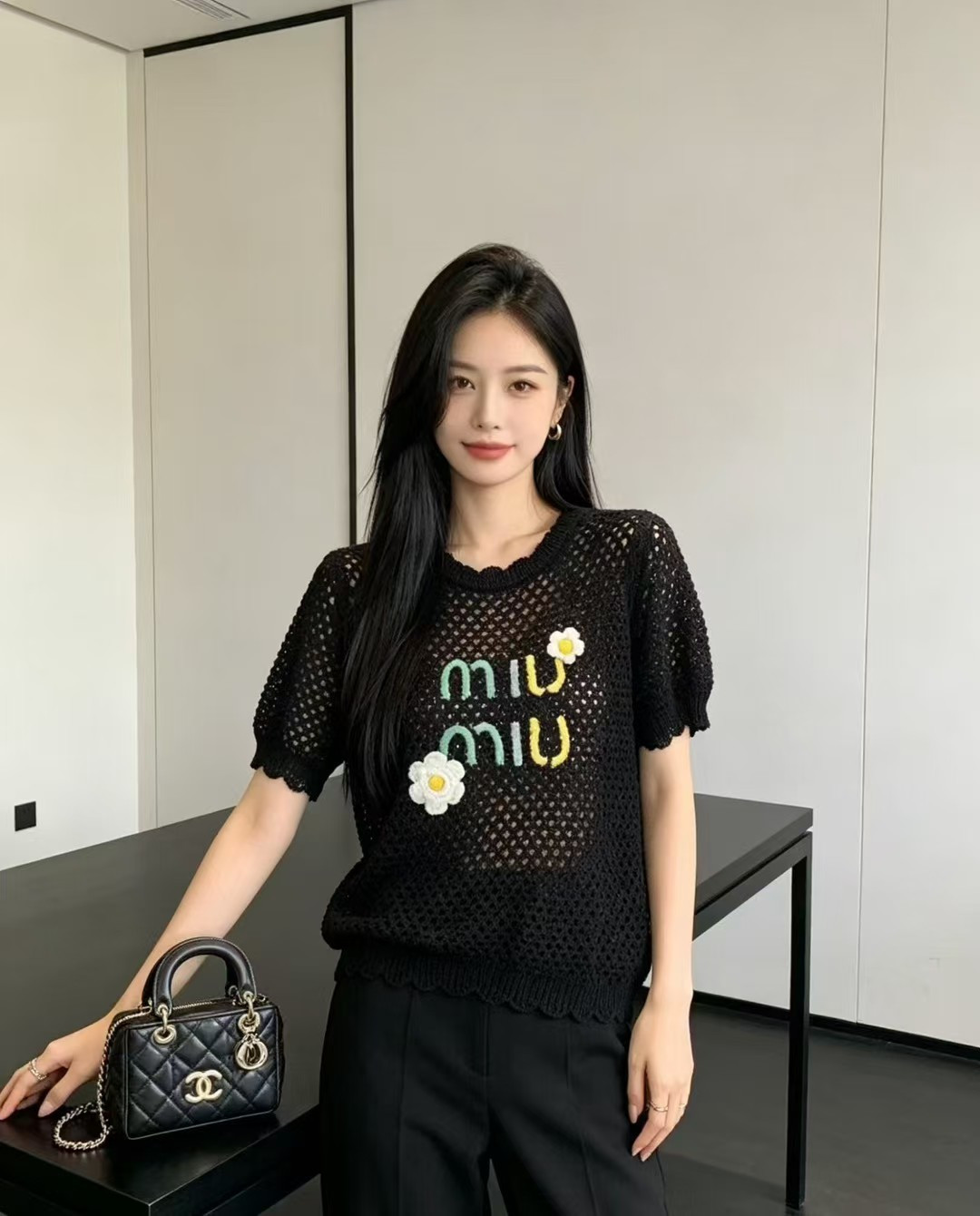 🆕M家🆕 春夏新款 撞色字母镂空圆领针织短袖颜色：白色 黑色尺码：36.38.40