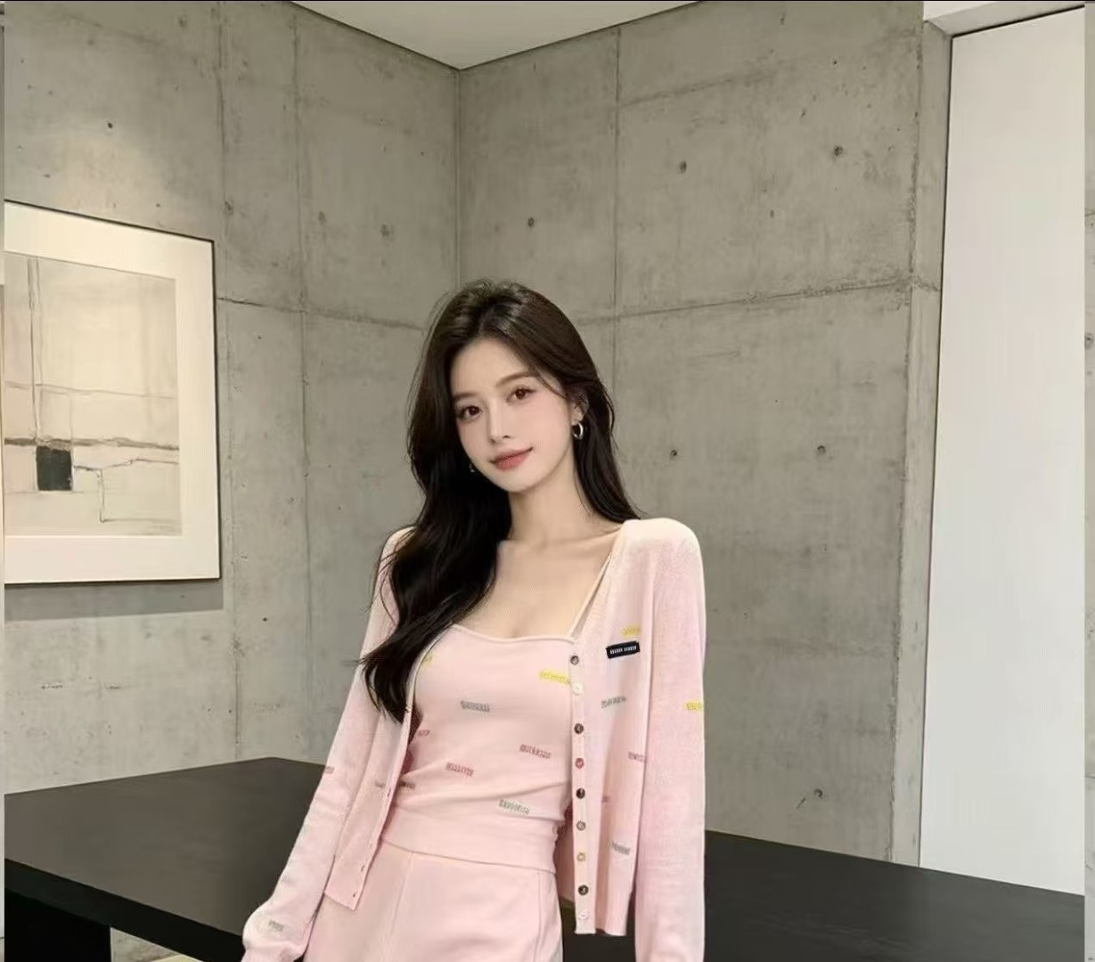 🆕M家🆕 春夏新款 撞色字母简约针织吊带两件套颜色：白色 粉色 黄色尺码：36.38.40