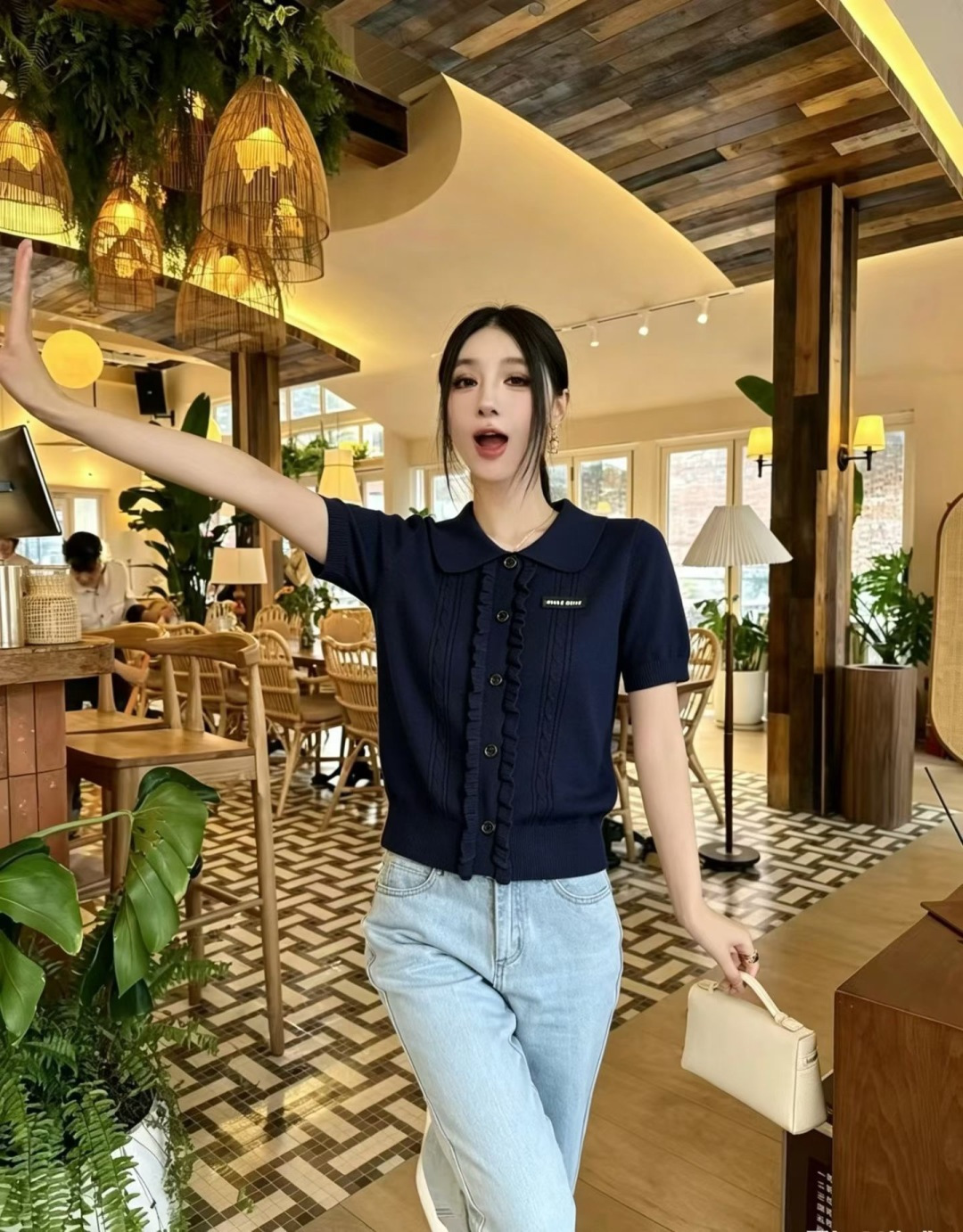 🆕M家🆕 春夏新款 纯色花边翻领针织短袖开衫颜色：白色 灰色 宝蓝尺码：36.38.40