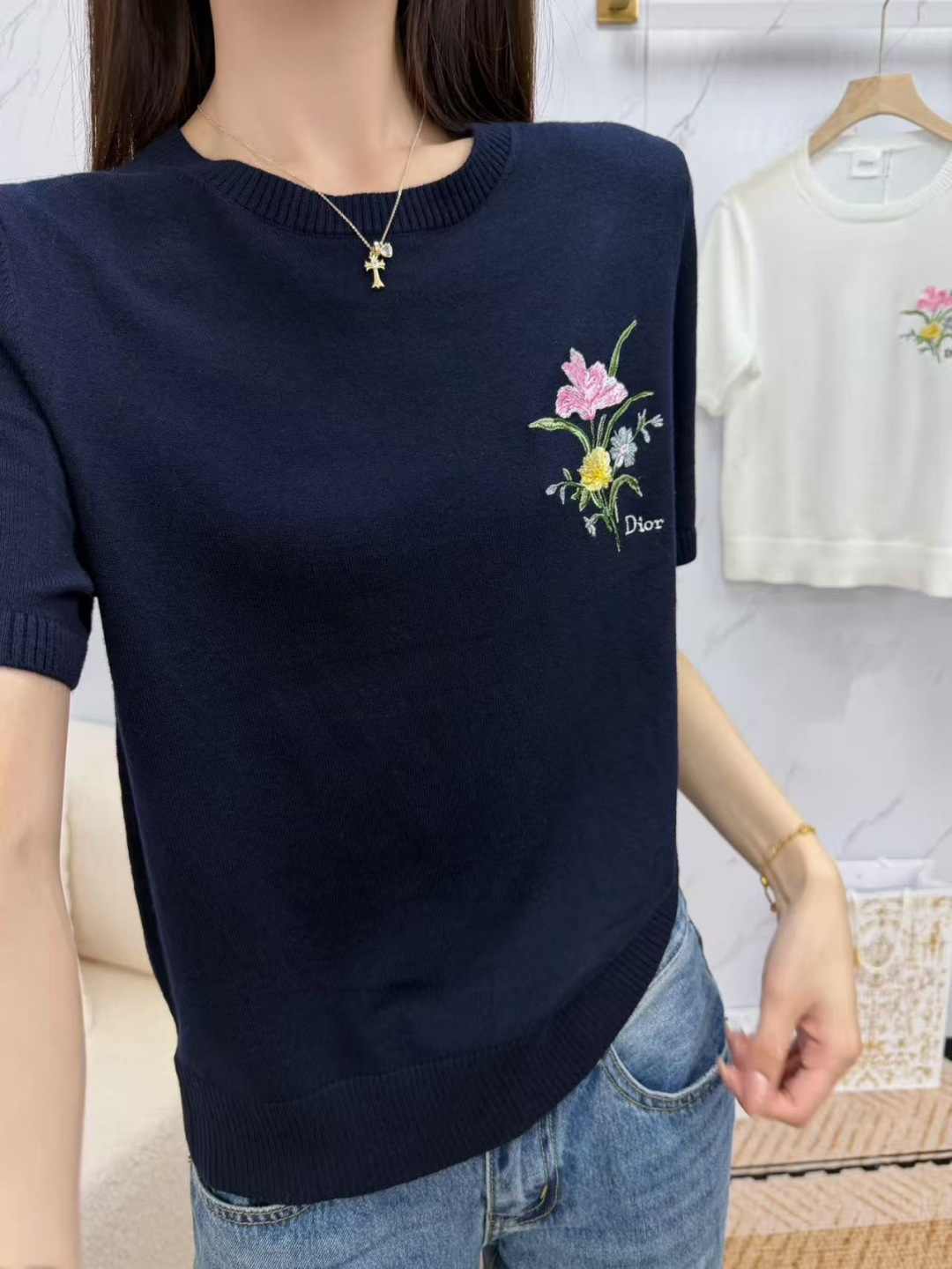 🆕D家🆕 春夏新款 纯色简约圆领针织短袖颜色：白色 蓝色 宝蓝尺码：36.38.40