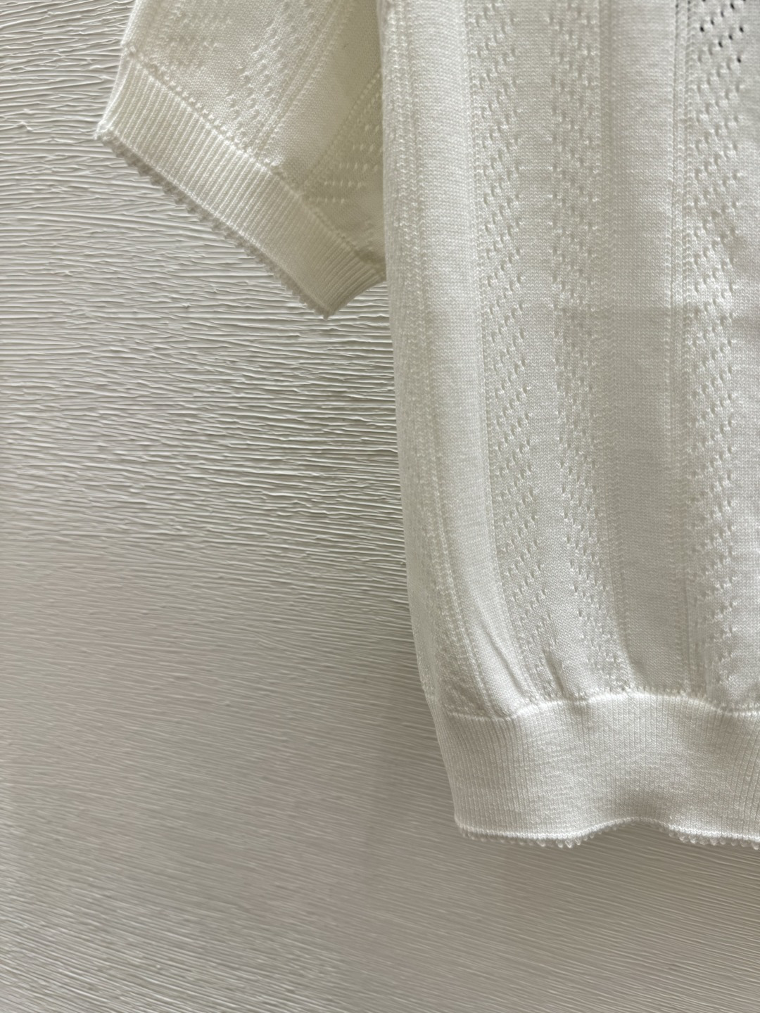 🆕家🆕 春夏新款 纯色镂空简约圆领针织短袖开衫颜色：白色 尺码：36.38.40