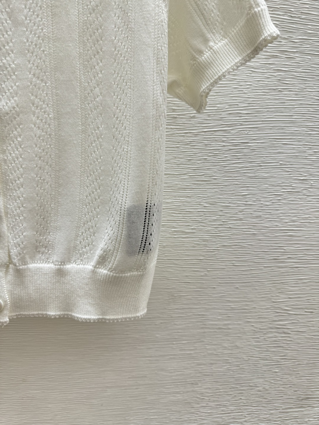 🆕家🆕 春夏新款 纯色镂空简约圆领针织短袖开衫颜色：白色 尺码：36.38.40